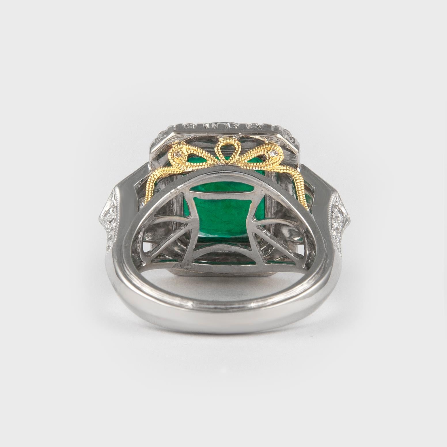 5.53 Carat Emerald with Diamond Ring 18 Karat Gold In New Condition In BEVERLY HILLS, CA