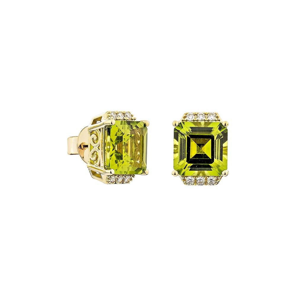 This collection features a selection of the most Olivia hue peridot gemstone. Uniquely designed this stud earrings Studded with diamonds in Yellow gold to present a rich and regal look.

 Peridot stud Earrings in 18 Karat Yellow Gold with White