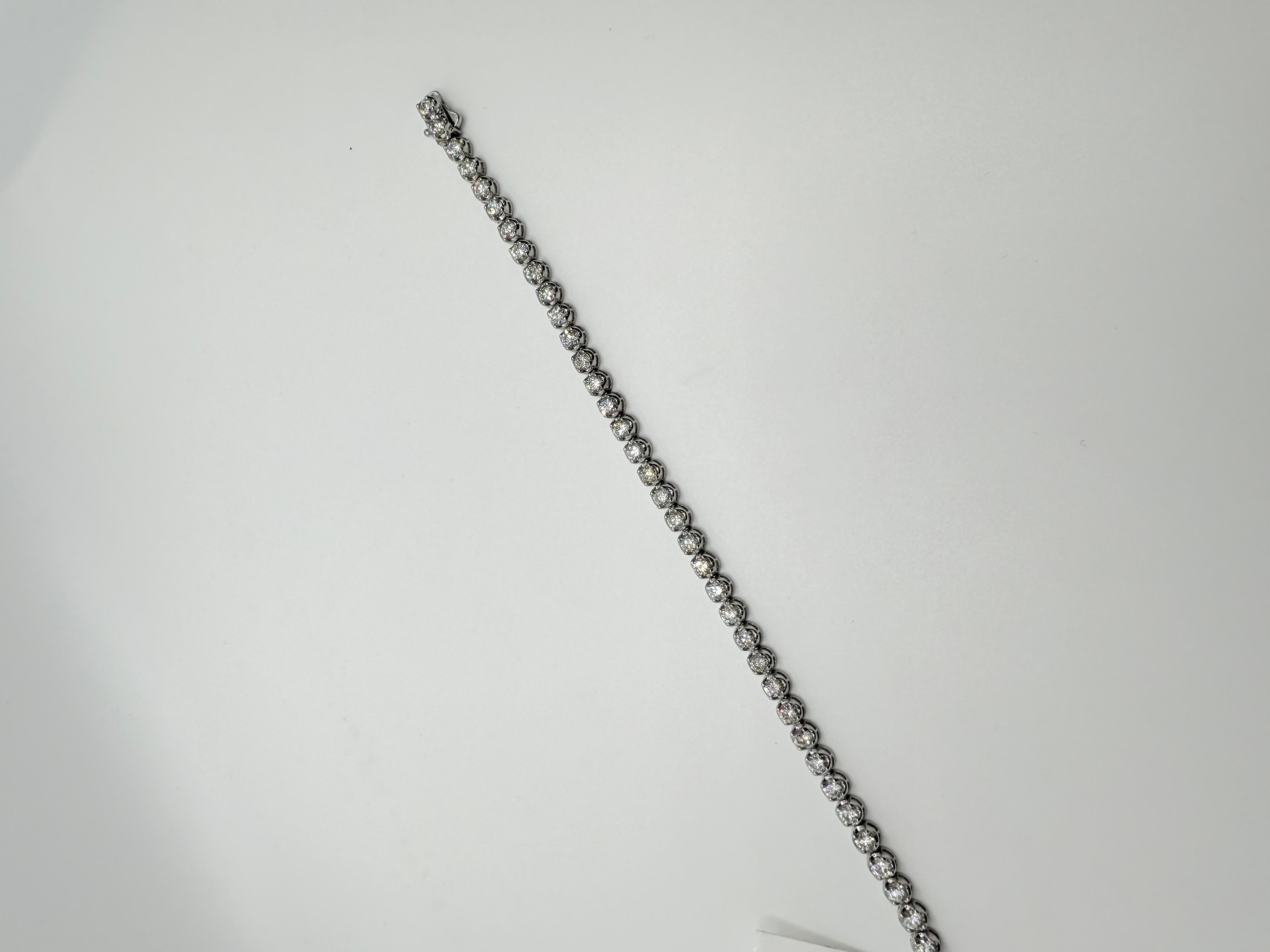 Pulsera de tenis con corona de diamantes redondos de 5,53 quilates Corte redondo en venta