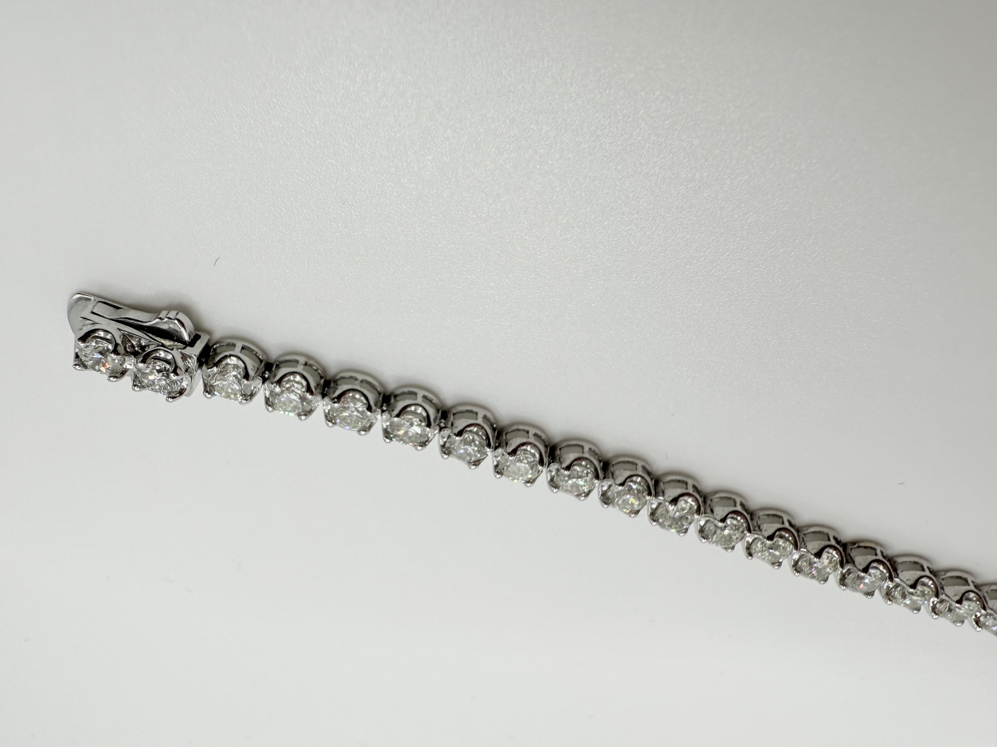 Pulsera de tenis con corona de diamantes redondos de 5,53 quilates en Nuevo estado para la venta en Los Angeles, CA