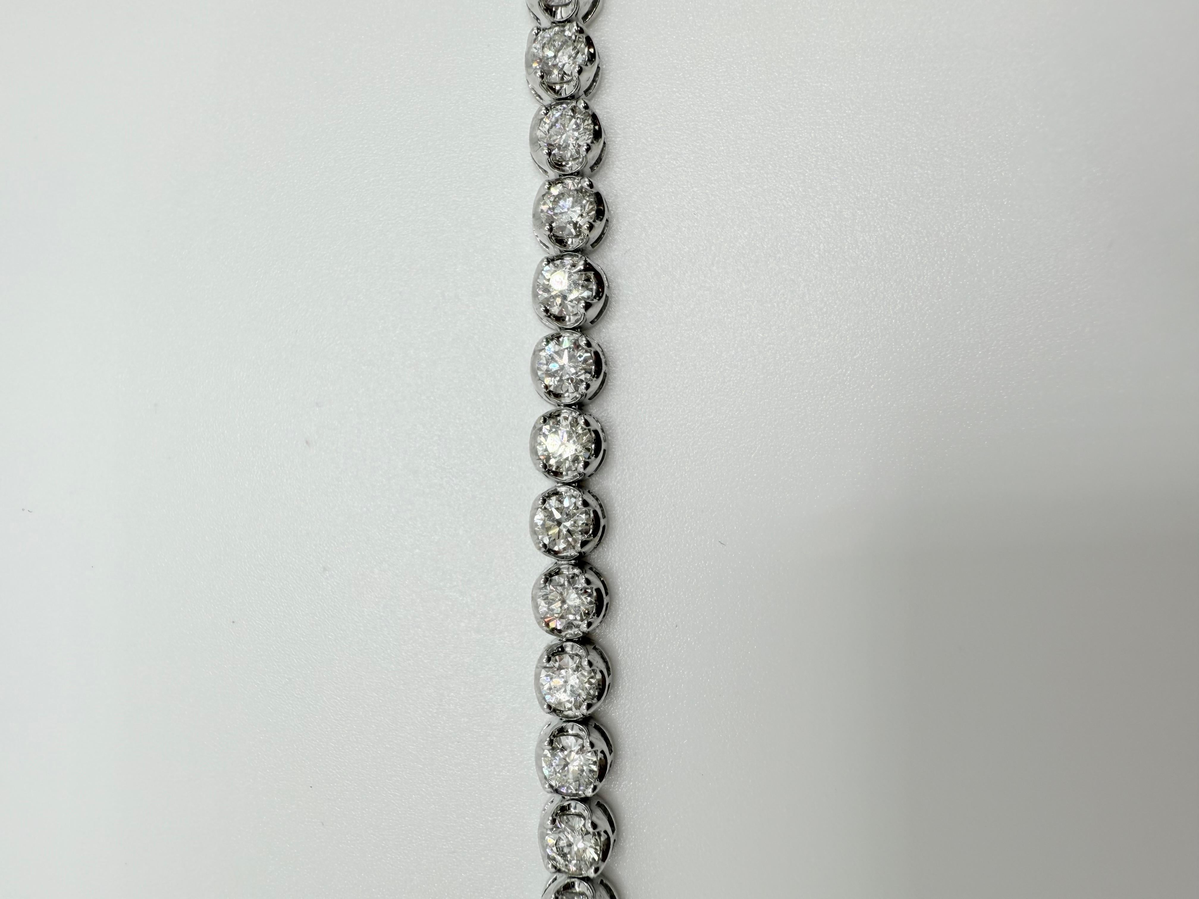 Femenino o masculino Pulsera de tenis con corona de diamantes redondos de 5,53 quilates en venta