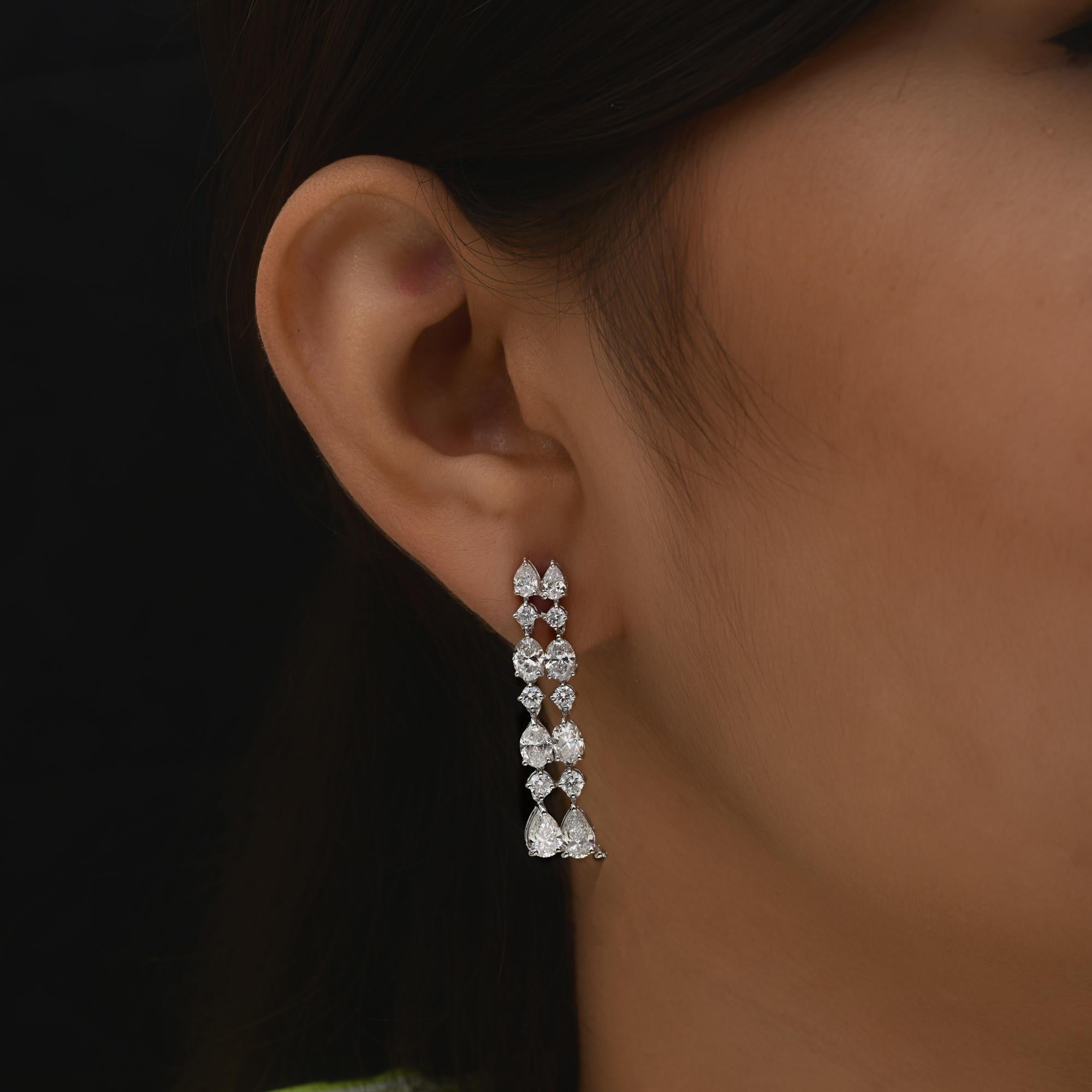 Taille poire Boucles d'oreilles chandelier en or blanc 18 carats avec diamants ronds ovales taille poire de 5,53 carats SI/H en vente