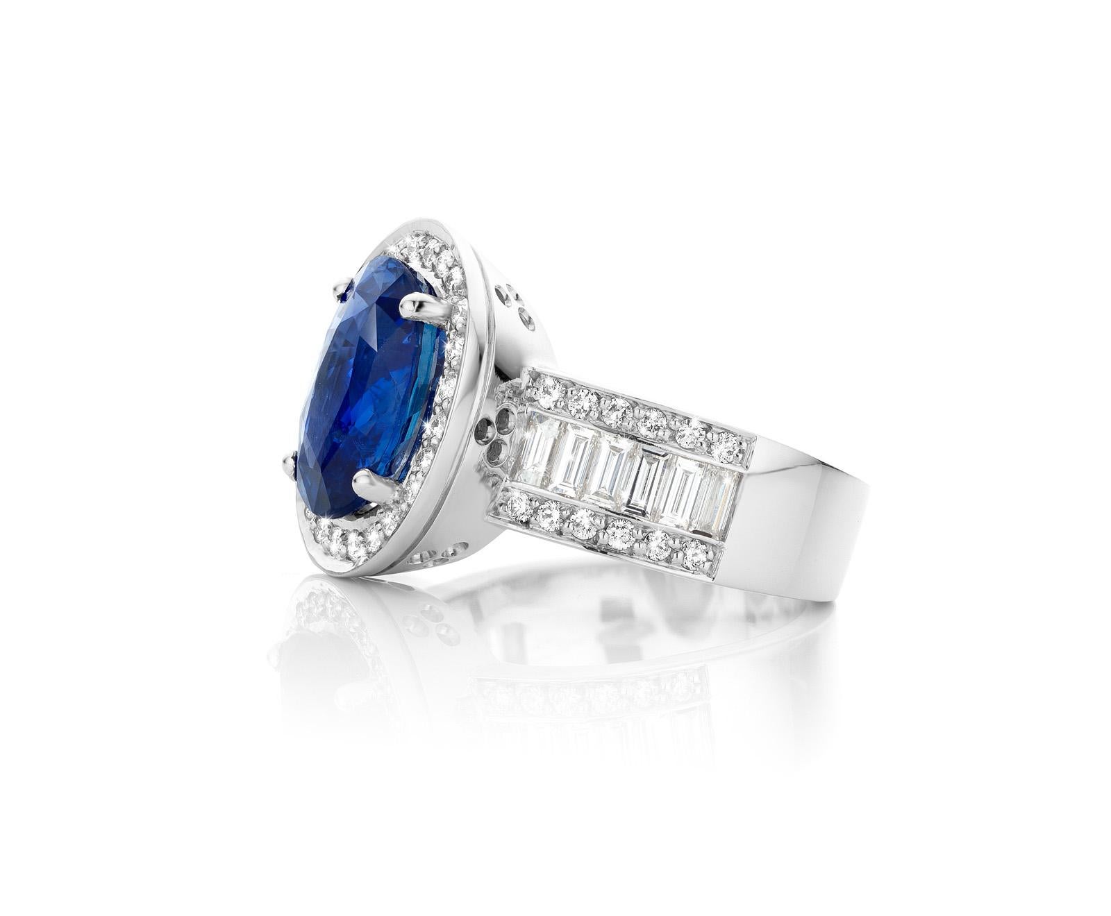 Contemporary 5.53 Carat Ceylon Sapphire Cluster Diamond White Gold Cocktail Engagement Ring For Sale