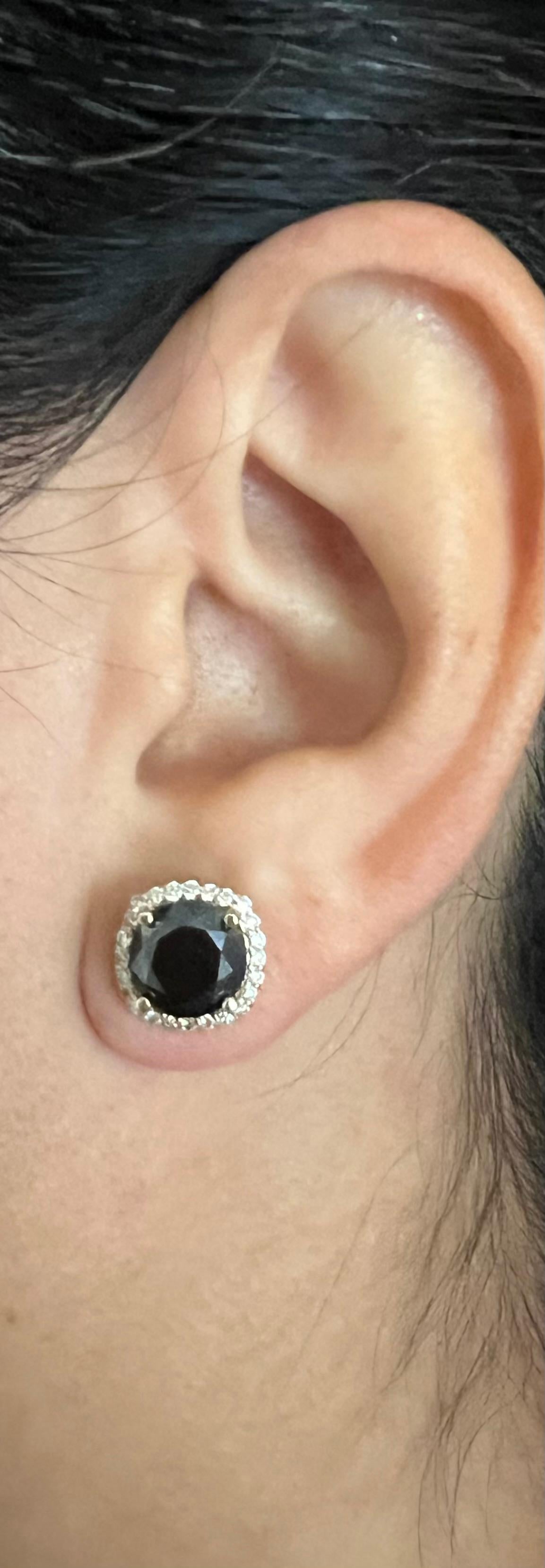 5.54 Carat Black Diamond White Diamond Yellow Gold Stud Earrings In New Condition For Sale In Los Angeles, CA