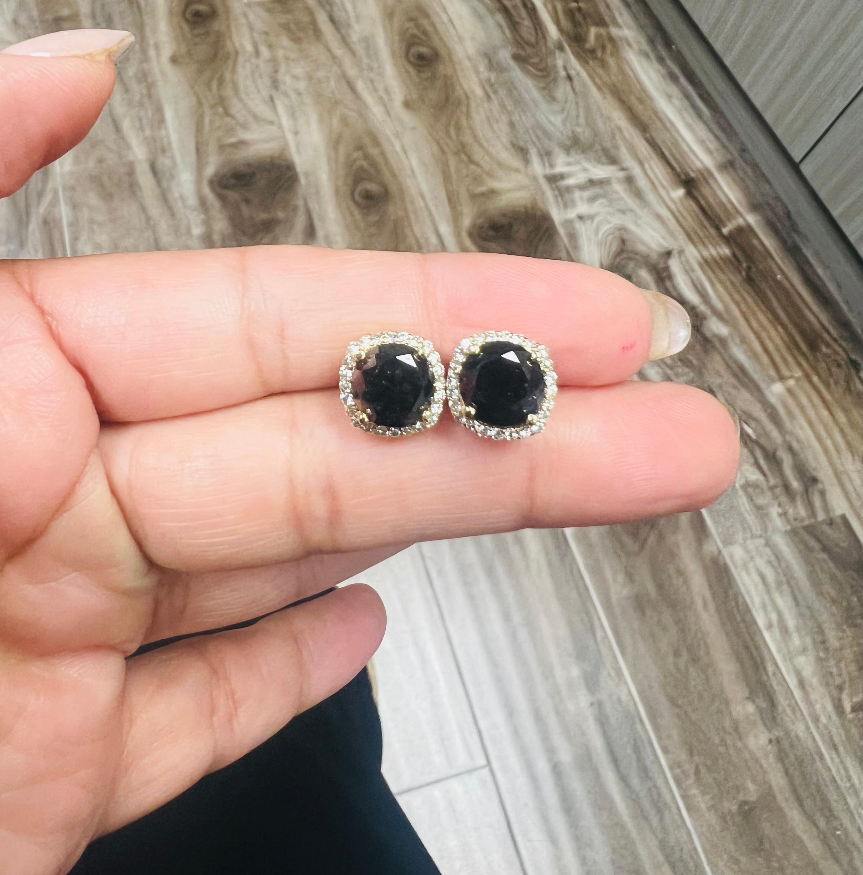 Women's 5.54 Carat Black Diamond White Diamond Yellow Gold Stud Earrings For Sale