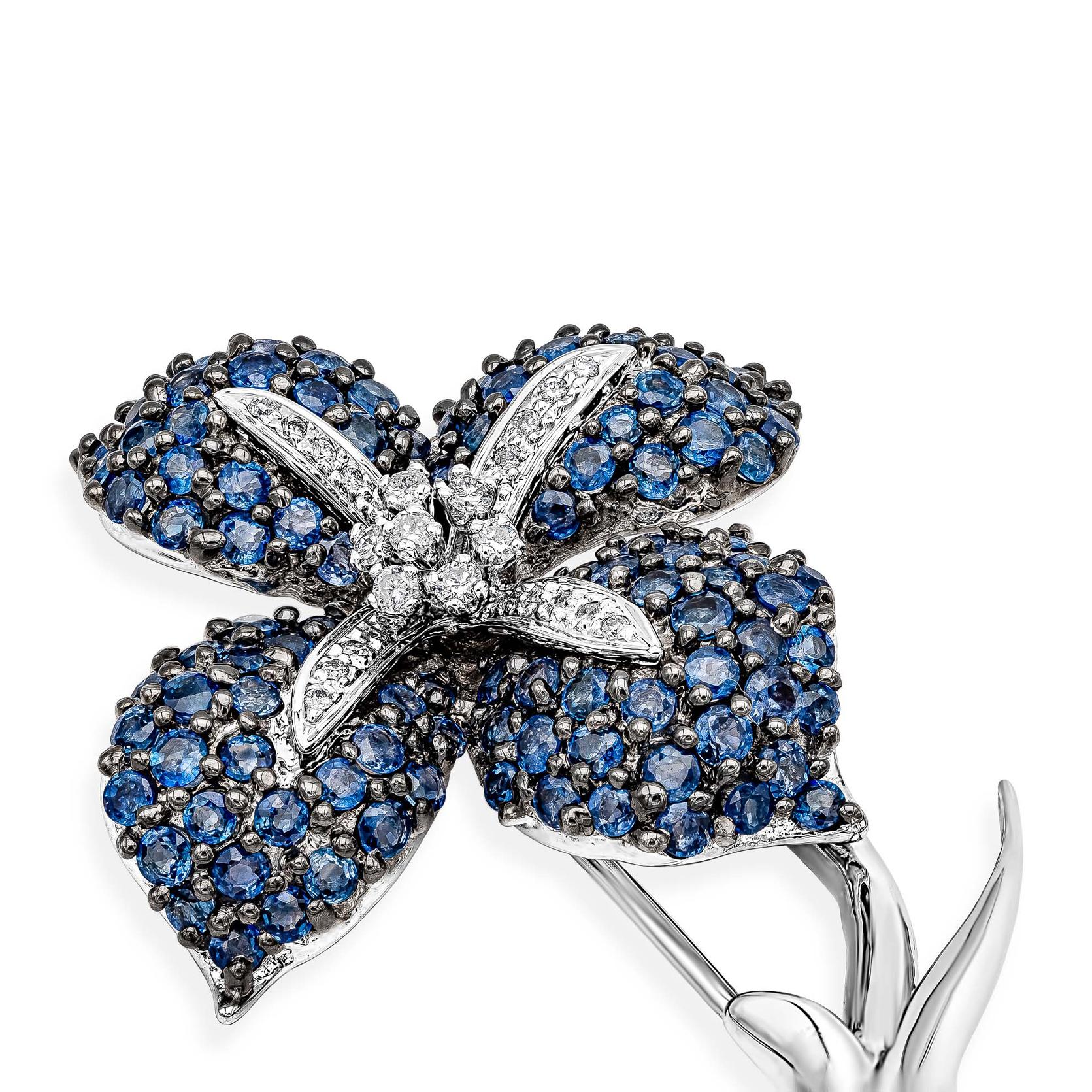 Blumenbrosche mit 5,54 Karat blauem Saphir und Diamant (Rundschliff) im Angebot