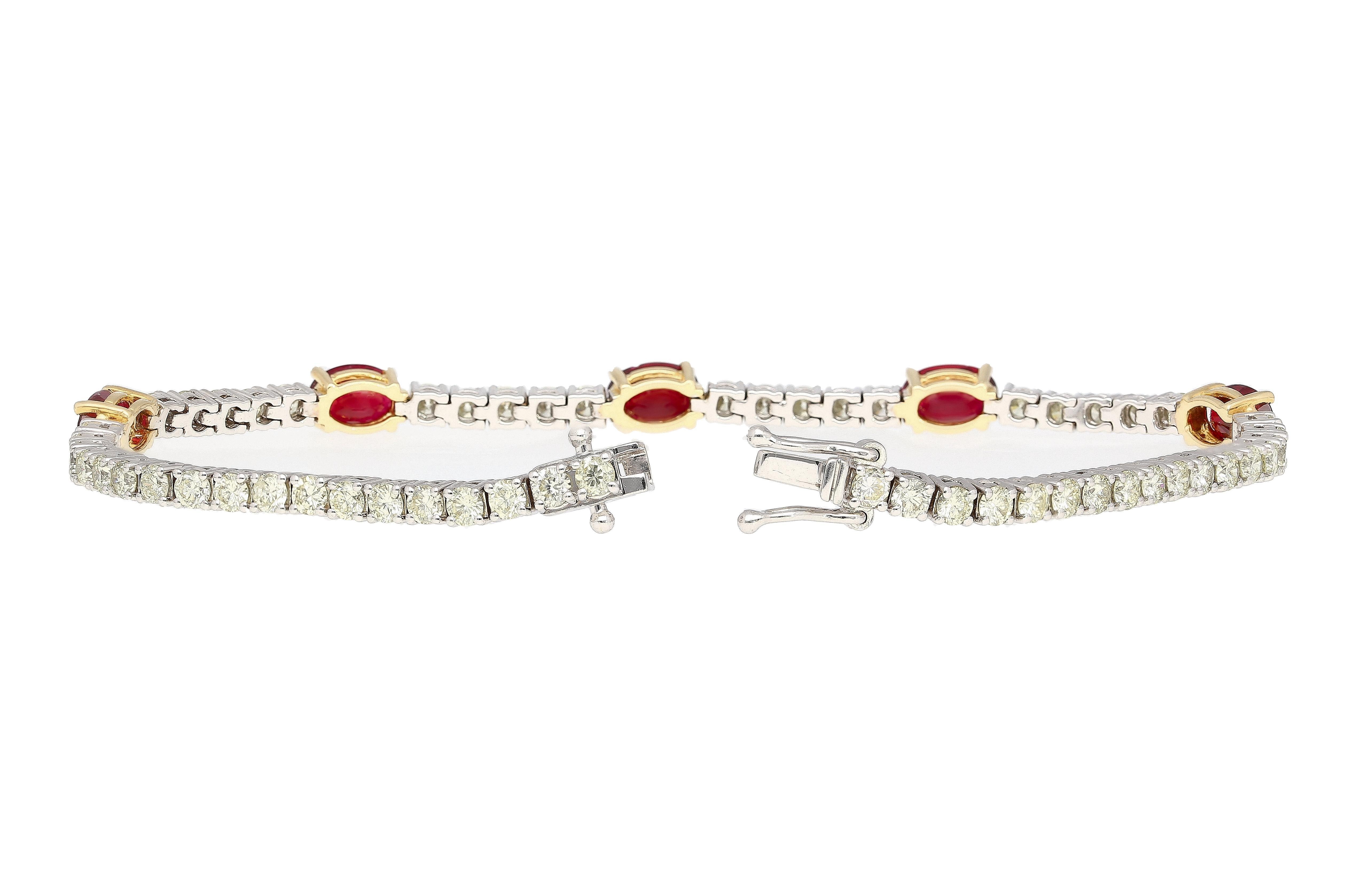 Tennisarmband aus zweifarbigem 18 Karat Gold mit 5,54 Karat Rubin im Ovalschliff und Diamanten im Angebot 2