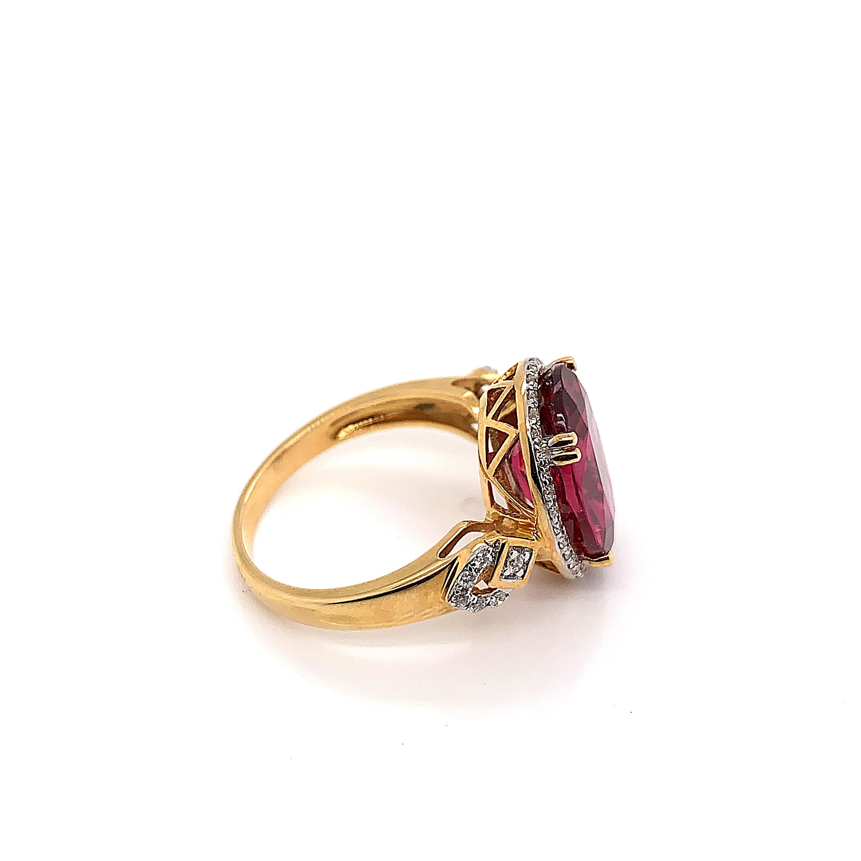 5,54 Karat ovaler Rubelit-Ring aus 18 Karat Gelbgold mit Diamanten (Zeitgenössisch) im Angebot