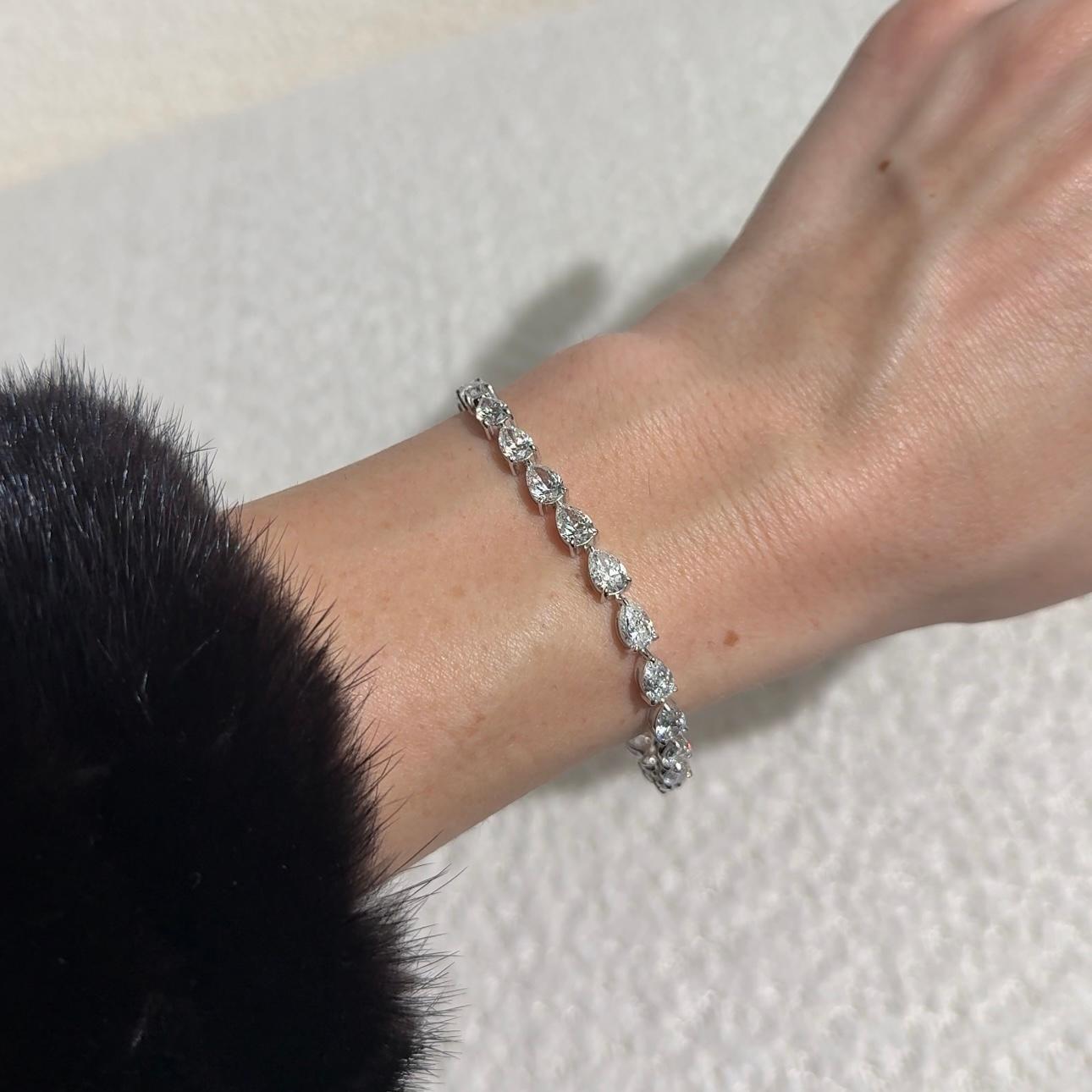 Women's 5.54 Carat Pear-Shaped Diamond Tennis Bracelet For Sale