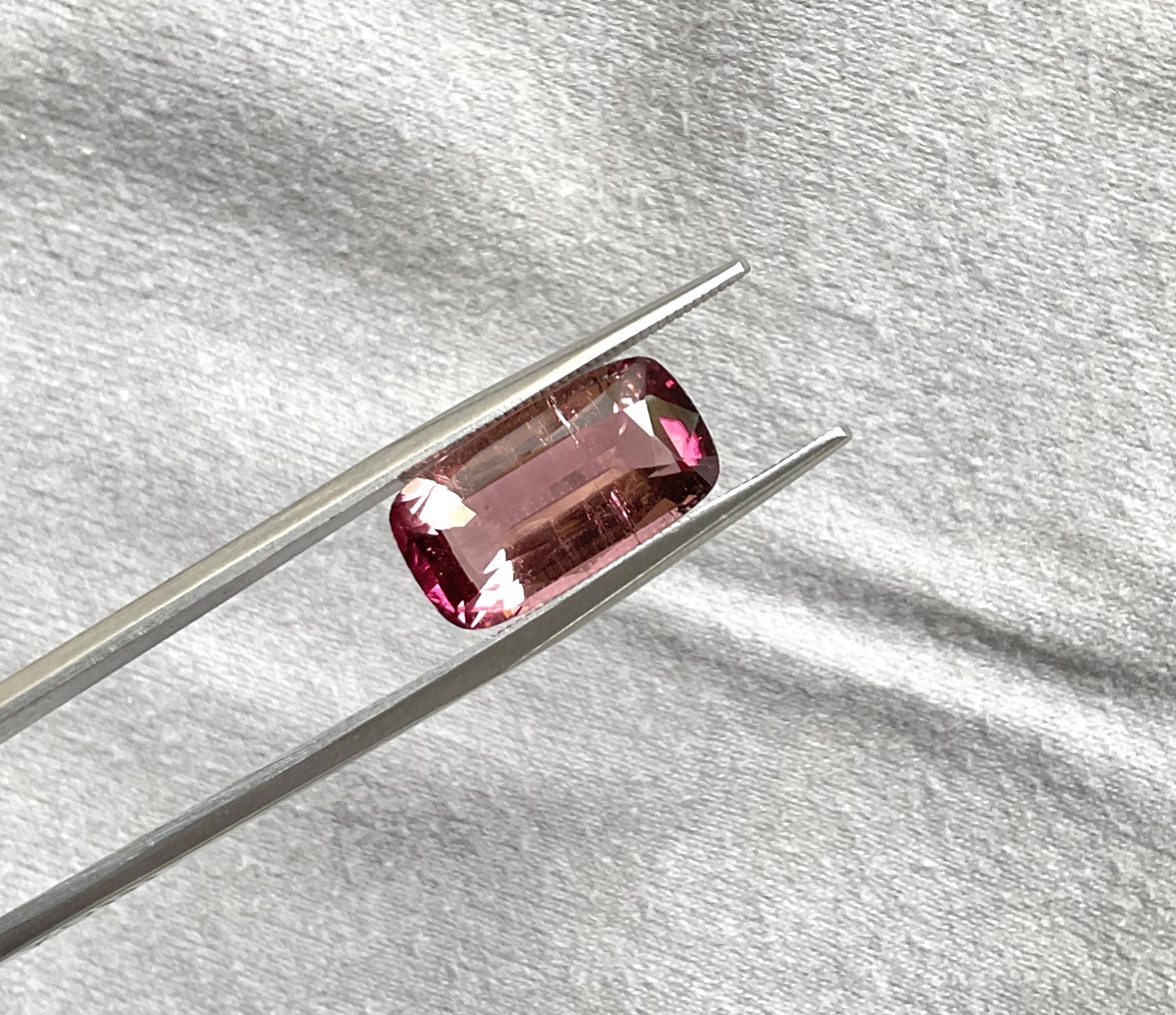 Art Deco 5.54 Carats Pink Peach Top Quality Cushion Cut stone For Jewelry Natural Gem For Sale