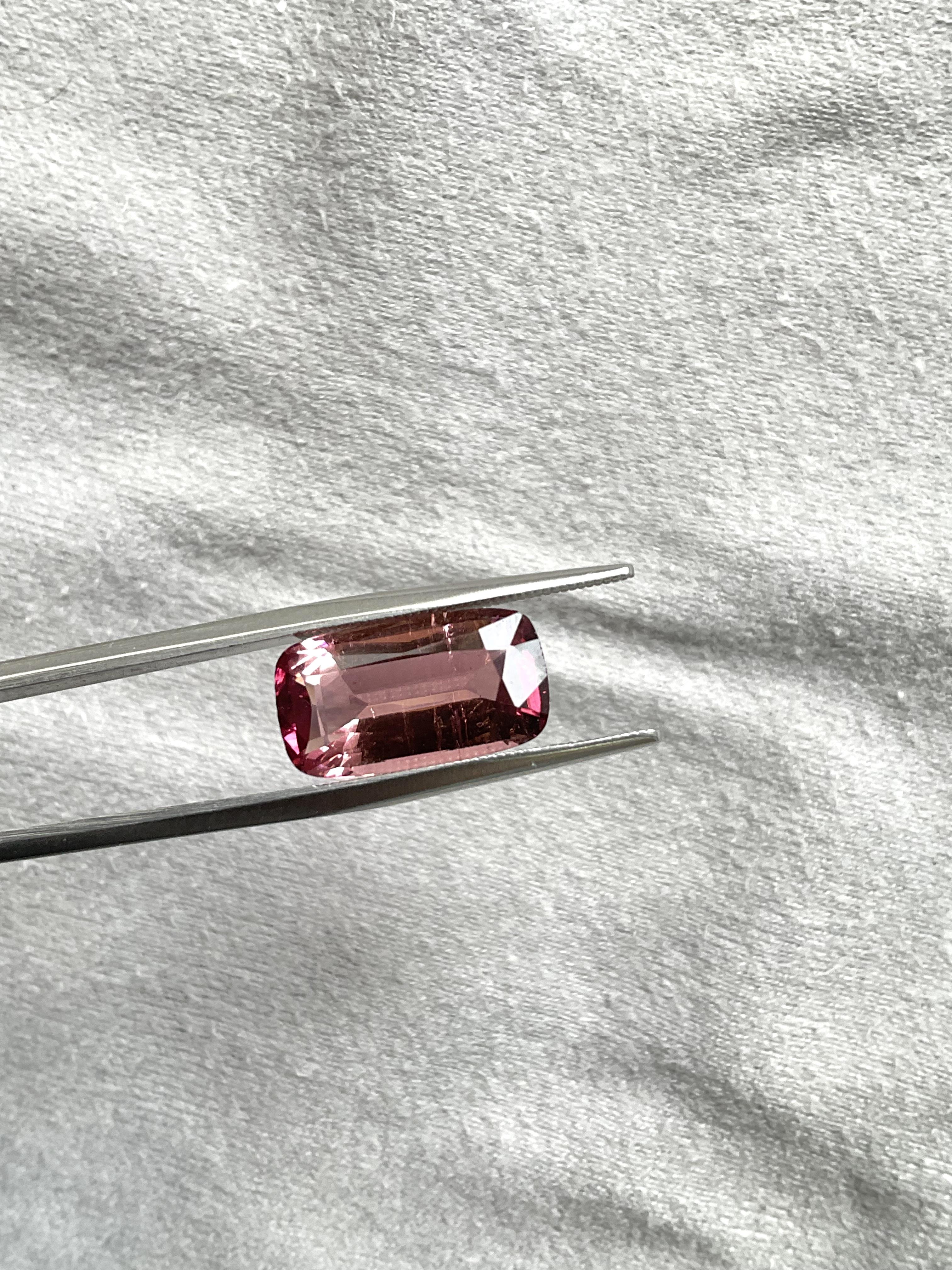 5.54 Carats Pink Peach Top Quality Cushion Cut stone For Jewelry Natural Gem In New Condition For Sale In Jaipur, RJ