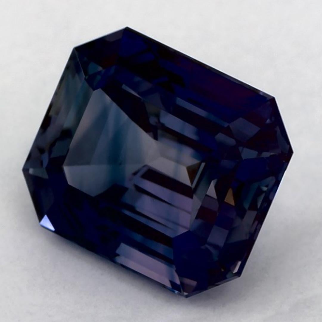 Pierre de naissance très précieuse du mois de septembre, d'un bleu ravissant. On pense qu'ils apportent chance et fortune dans la vie.

Explorez la vibrante collection d'émeraudes, de rubis et de saphirs de notre magasin, disponibles sous forme de