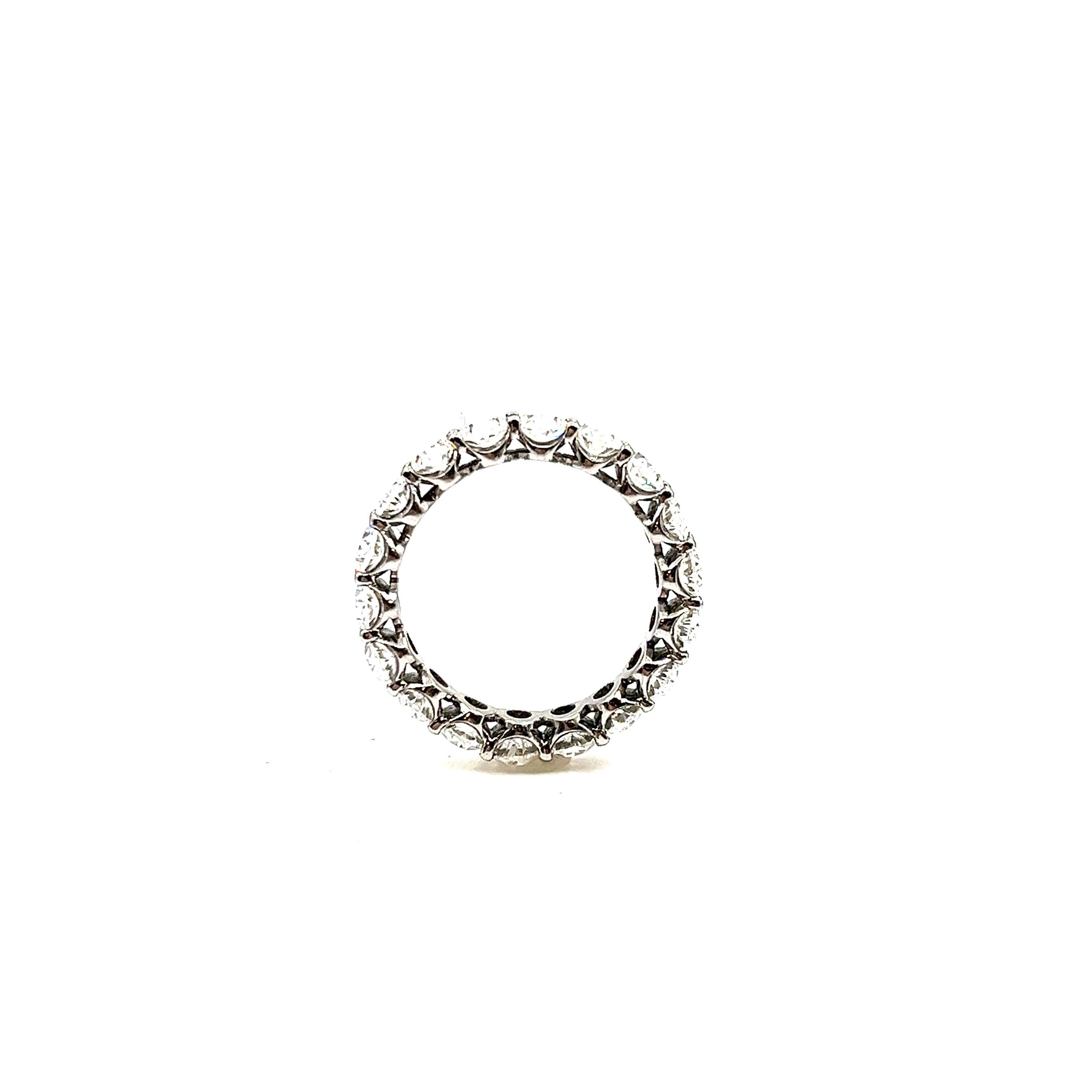 5.54 ct Oval Diamond Eternity Ring In New Condition In Chicago, IL