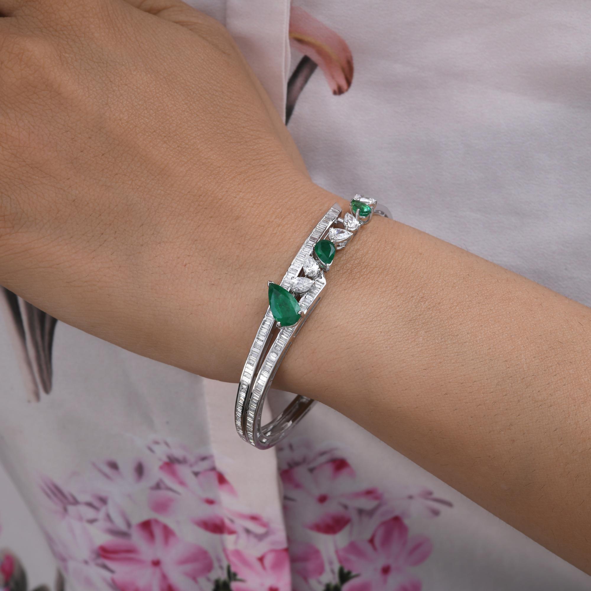 Bracciale con smeraldo e diamanti dello Zambia da 5,54 TCW in oro bianco 14K Gioielli di pregio
Questo squisito bracciale combina il verde intenso e vibrante degli smeraldi con taglio a pera con la brillantezza dei diamanti con taglio a pera e a