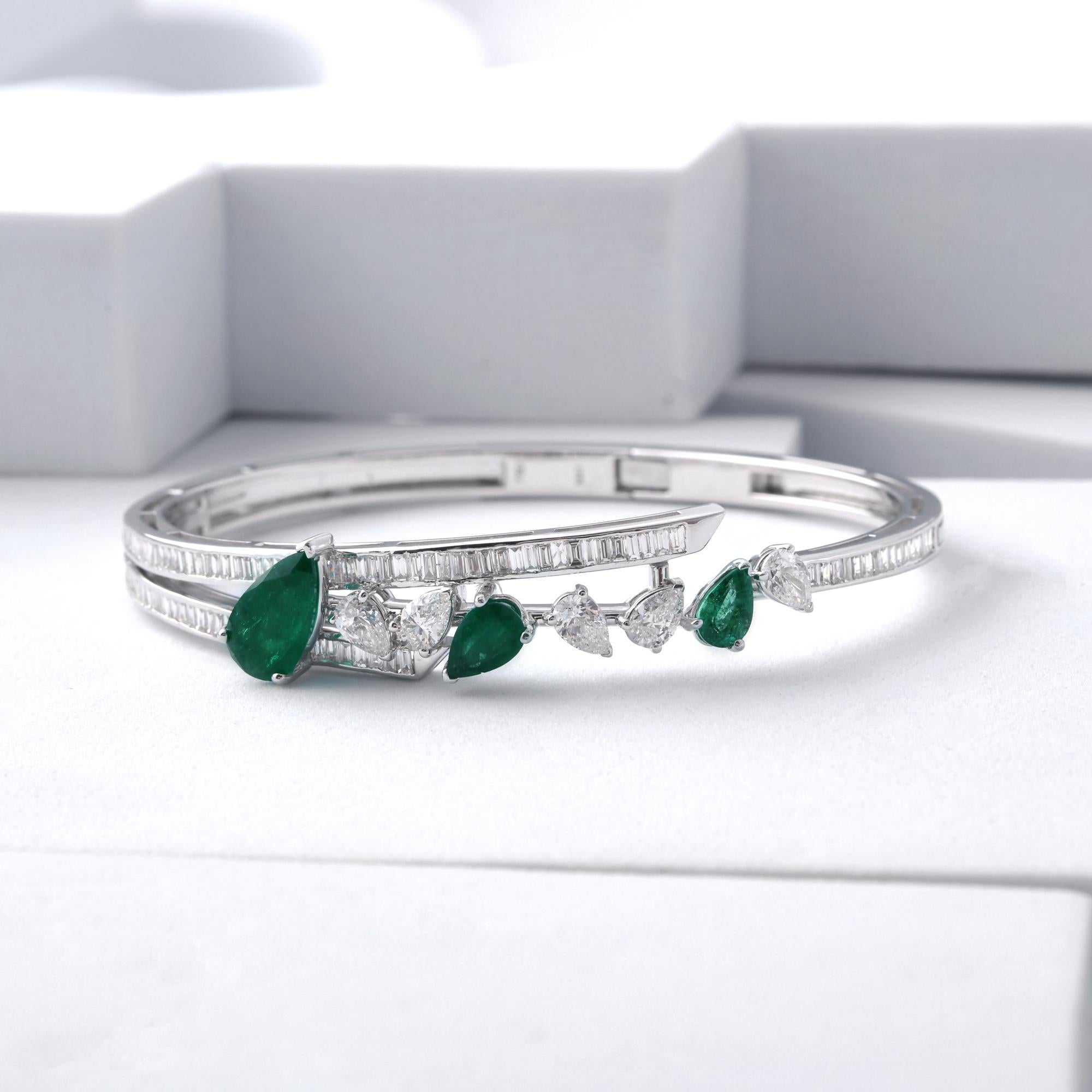 Bracciale con smeraldo e diamanti dello Zambia da 5,54 TCW in oro bianco 18 carati Gioielli di pregio in vendita 1