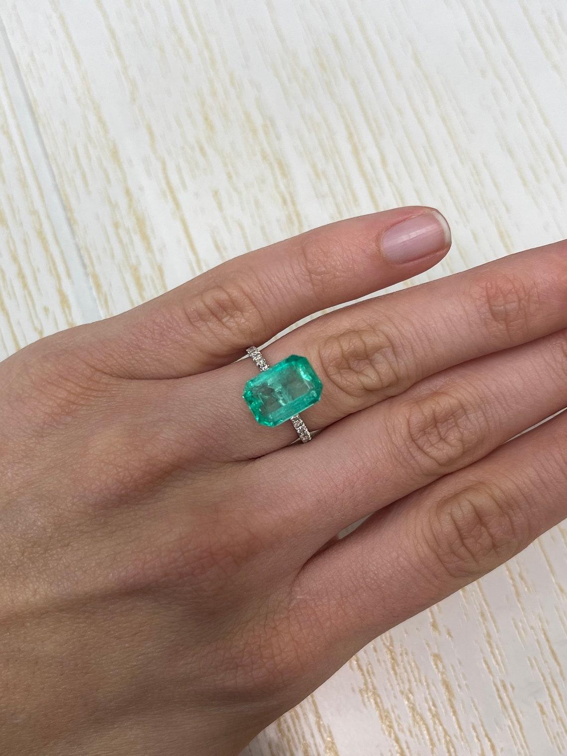 5.54ct Verde Primavera Taglio Smeraldo Allungato Gemma Colombiana 12.5x9 Autentico Maggio in vendita 2