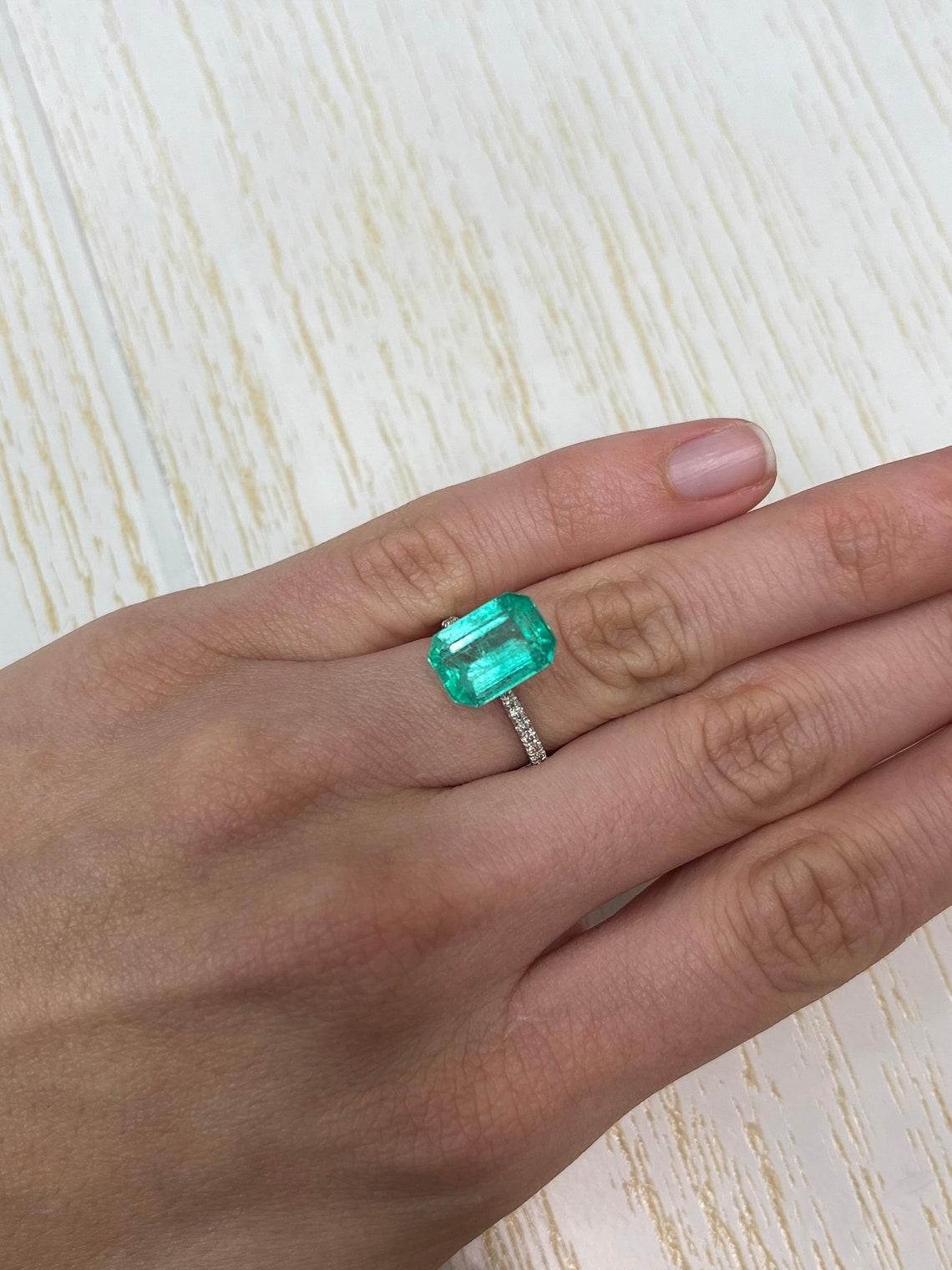 5.54ct Verde Primavera Taglio Smeraldo Allungato Gemma Colombiana 12.5x9 Autentico Maggio in vendita 3