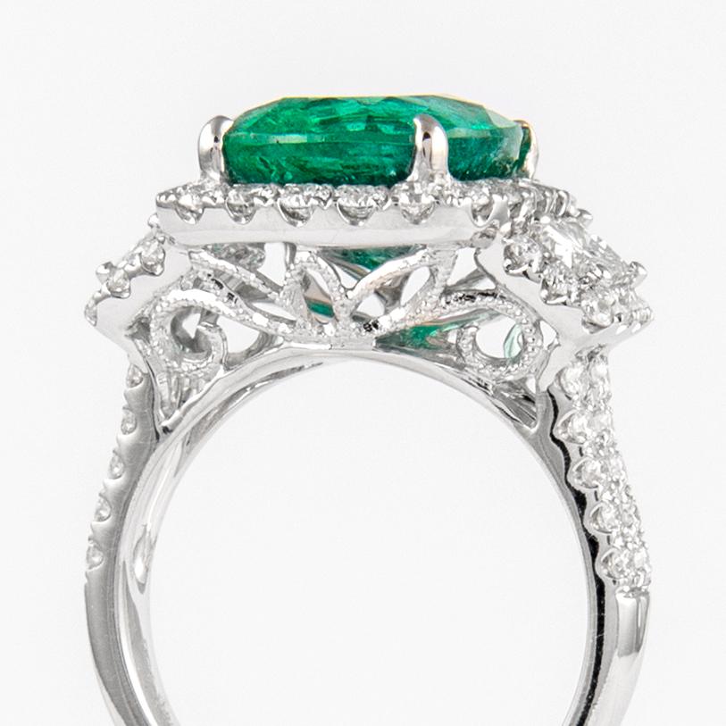 Women's 5.54ctt Emerald with Diamond Three Stone Halo Ring 18 Karat Gold