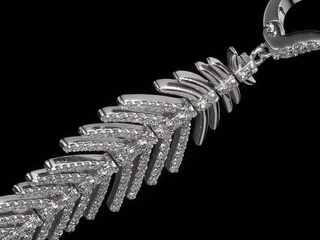 5.55 Carat Diamonds Feather Dangle Pendent and Earring Set For Sale 1