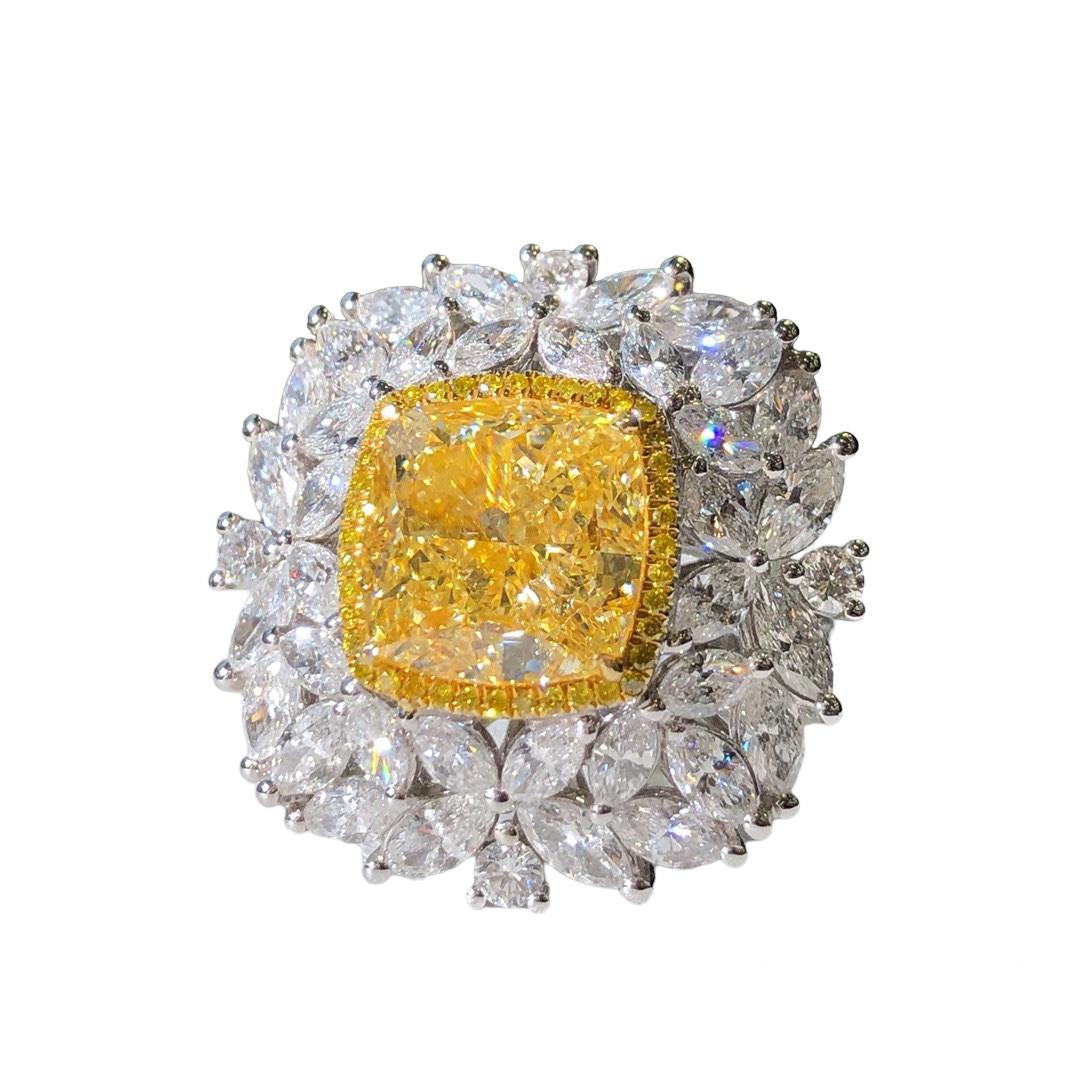 Women's 5.55 Carat Light Yellow Diamond Art Deco Halo Pendant Ring, cushion cut For Sale