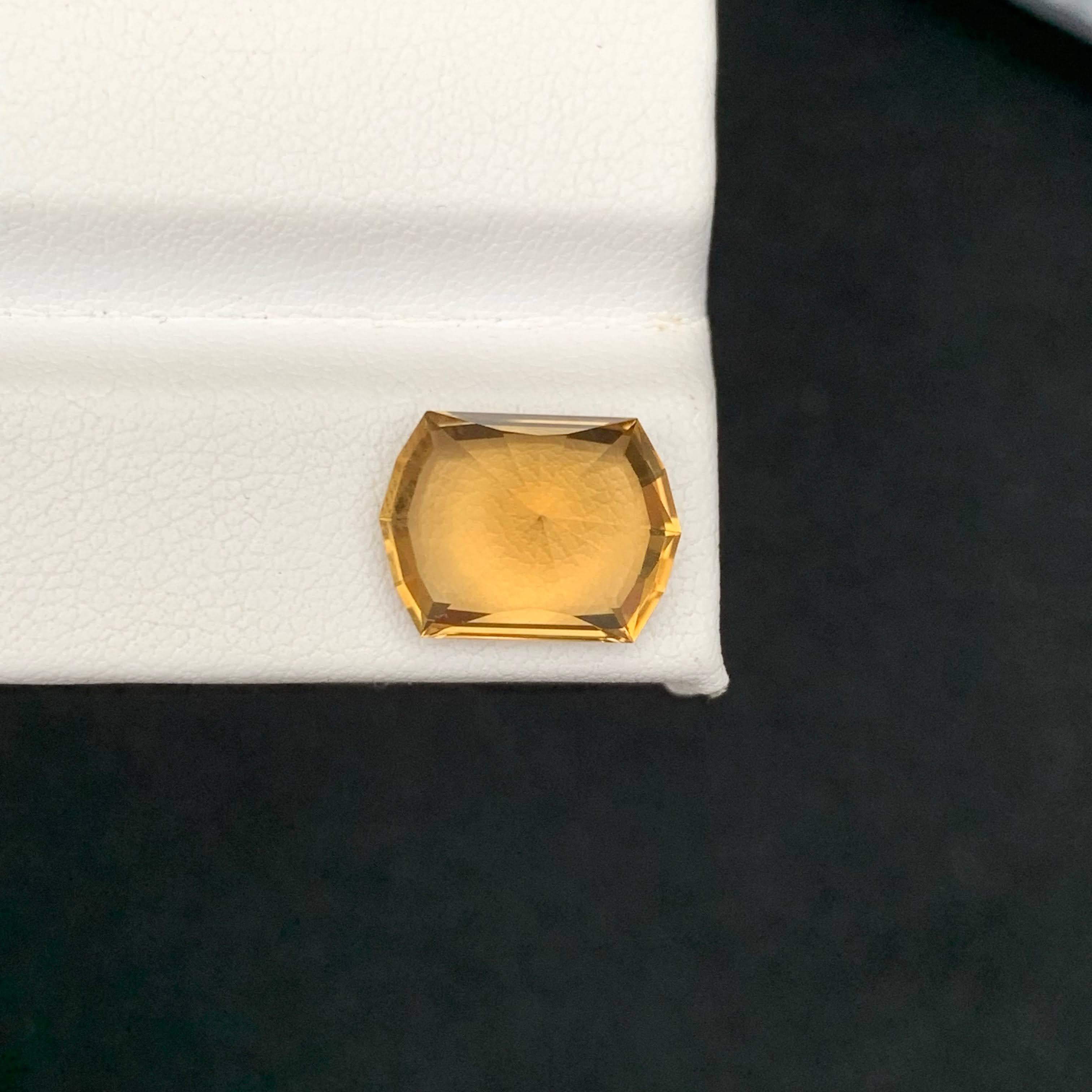 5.55 Carat Natural Loose Chrome Yellow Citrine Stone Custom Cut African Gemstone For Sale 2