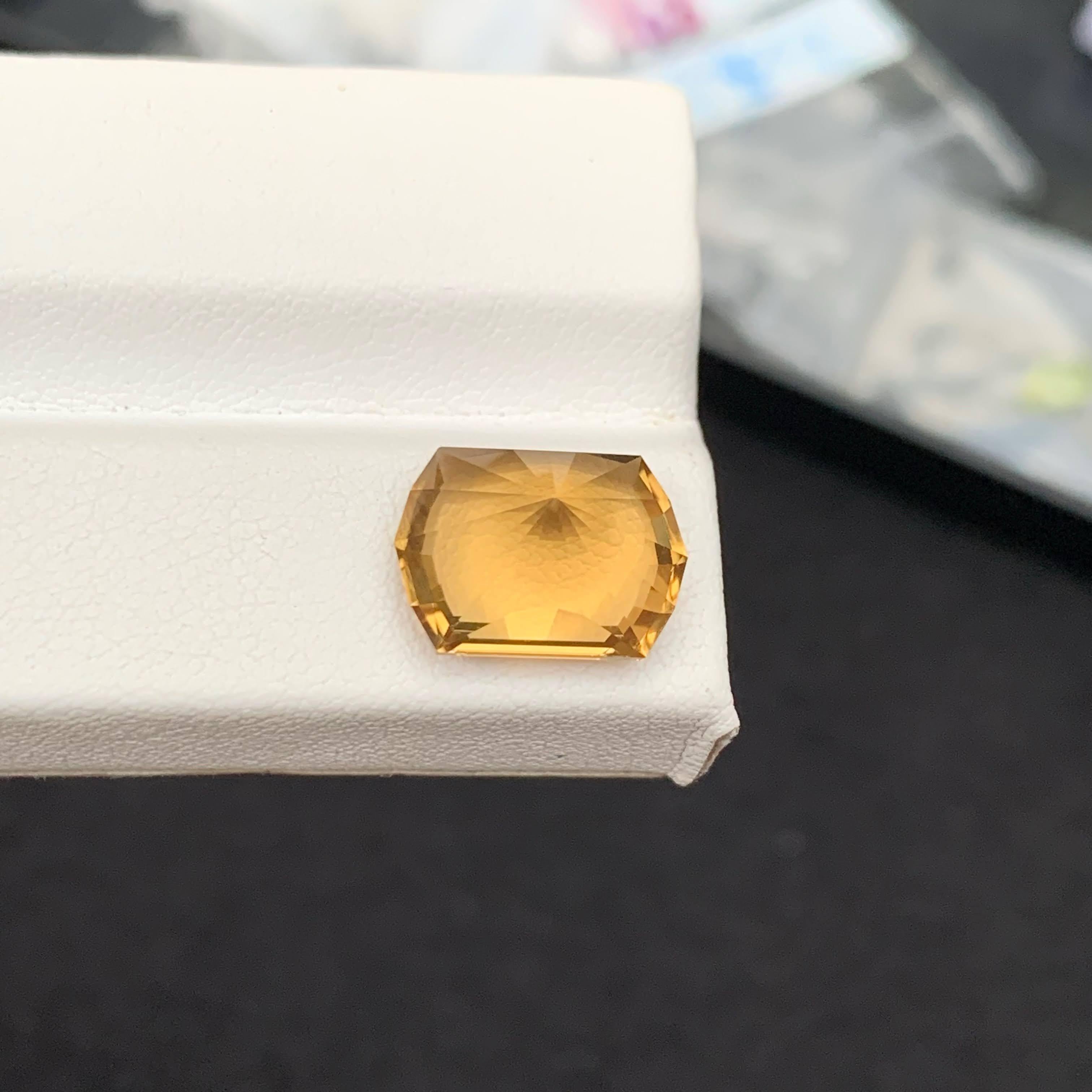 5.55 Carat Natural Loose Chrome Yellow Citrine Stone Custom Cut African Gemstone For Sale 3