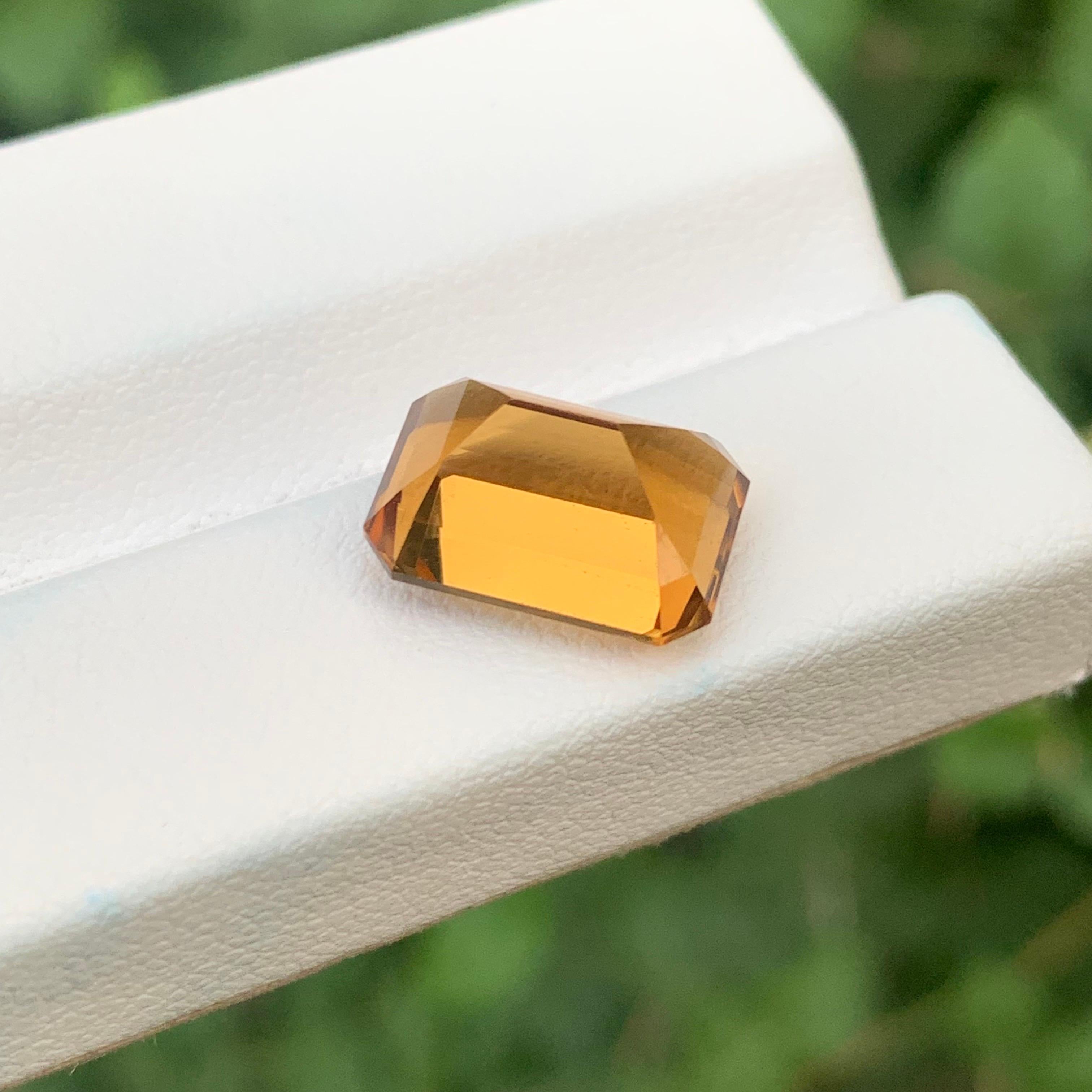 5.55 Carat Natural Loose Honey Citrine Emerald Shape Gemstone (pierre précieuse en forme d'émeraude) Unisexe en vente