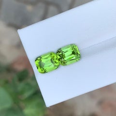Paire de péridots naturels non sertis de 5.55 carats pour la fabrication de bijoux