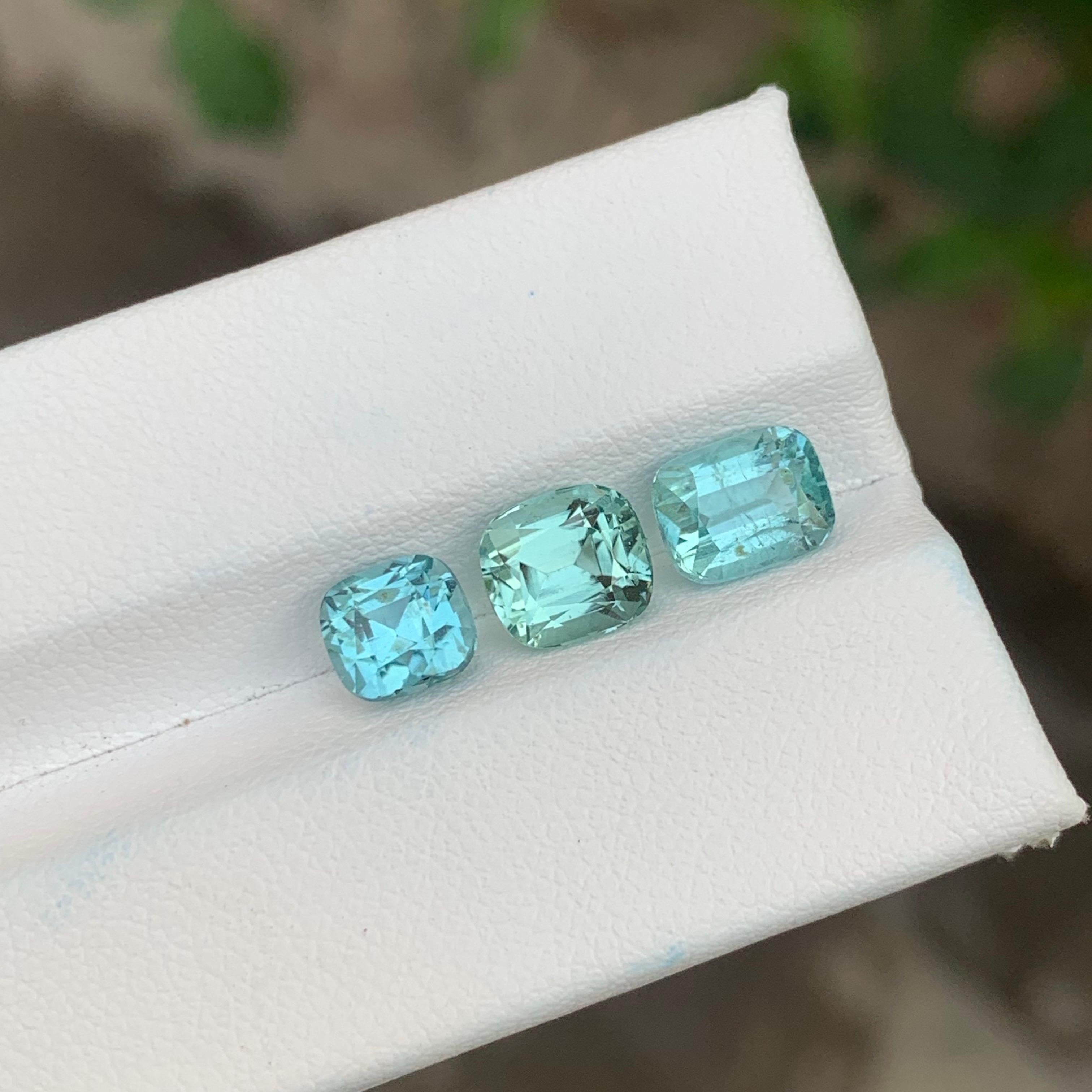 Lot de tourmalines naturelles en écume de mer non serties de 5.55 carats pour la fabrication de bijoux Unisexe en vente