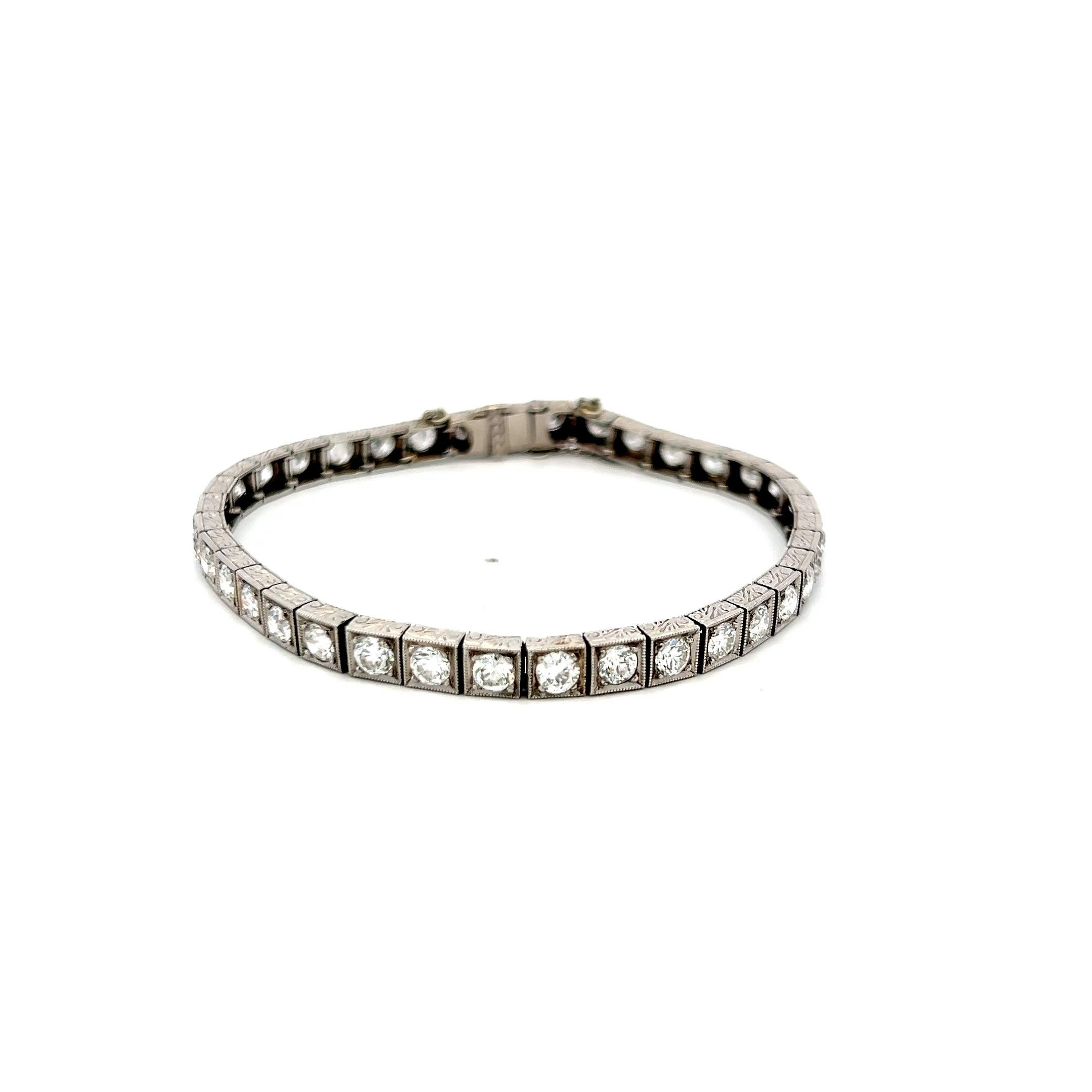 Women's 5.55 Carat Old European Cut G VS Diamond Platinum Tennis Bracelet For Sale