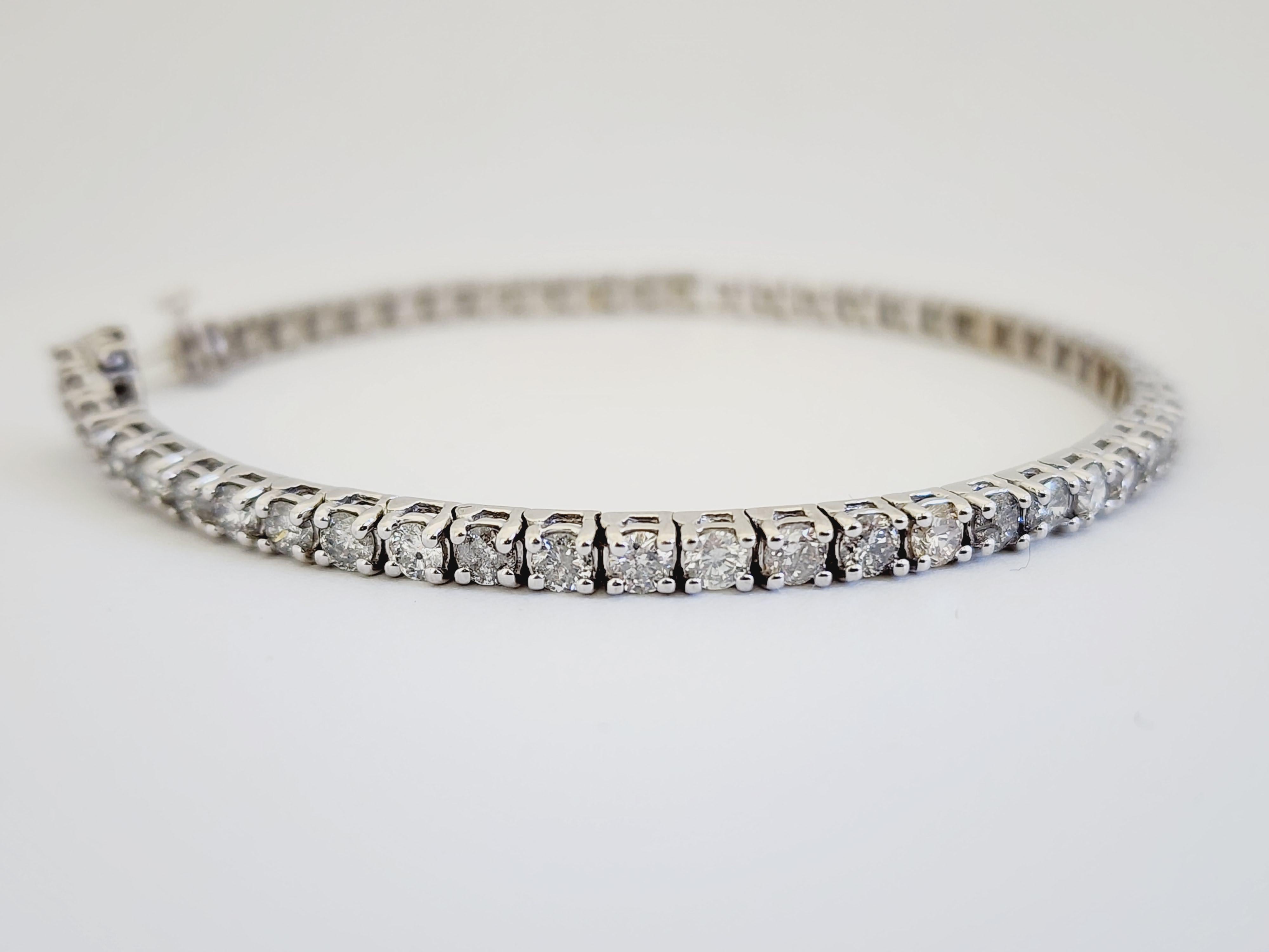 Women's or Men's 5.55 Carat Round Brilliant Natural Diamond Tennis Bracelet 14 Karat White Gold