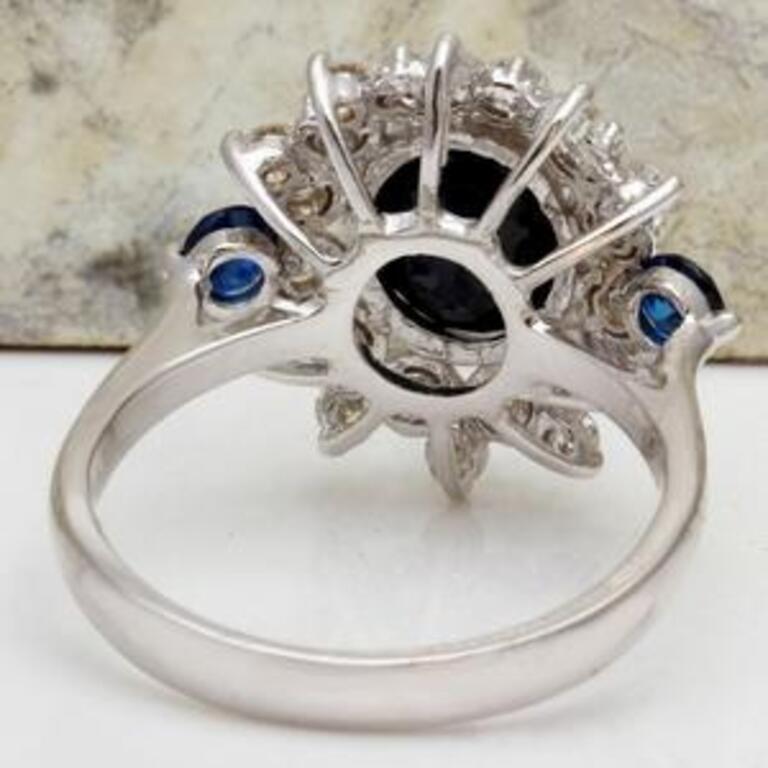 5.55 Carat Exquisite Natural Blue Sapphire and Diamond 14 Karat Solid White Gold In New Condition For Sale In Los Angeles, CA