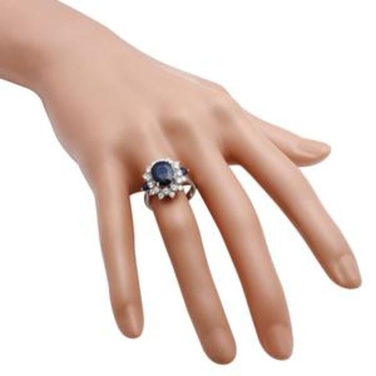 5.55 Carat Exquisite Natural Blue Sapphire and Diamond 14 Karat Solid White Gold For Sale 1