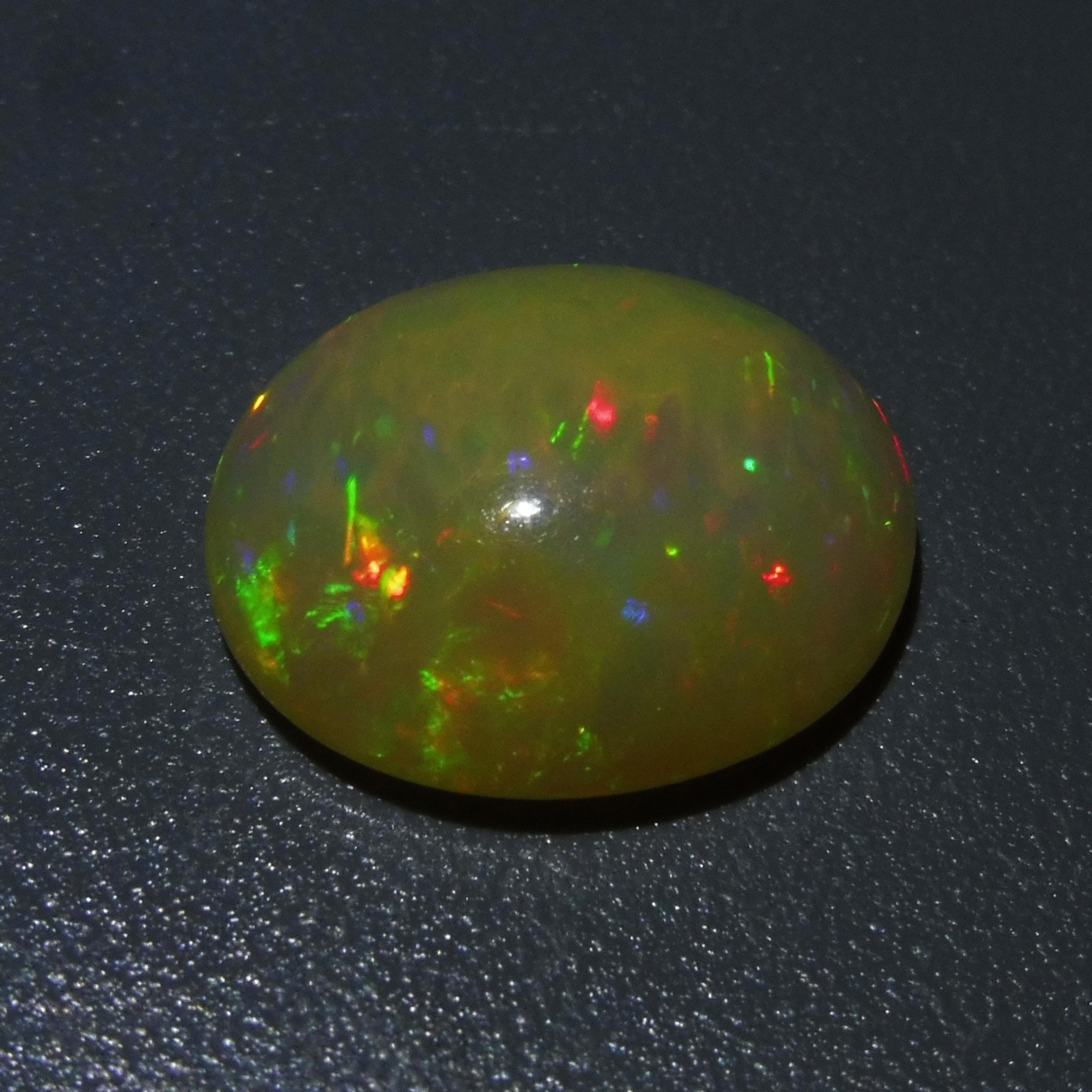 5.55 ct Oval Cabochon Opal In New Condition For Sale In Toronto, Ontario