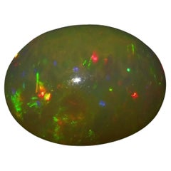 Opale cabochon ovale de 5.55 carats