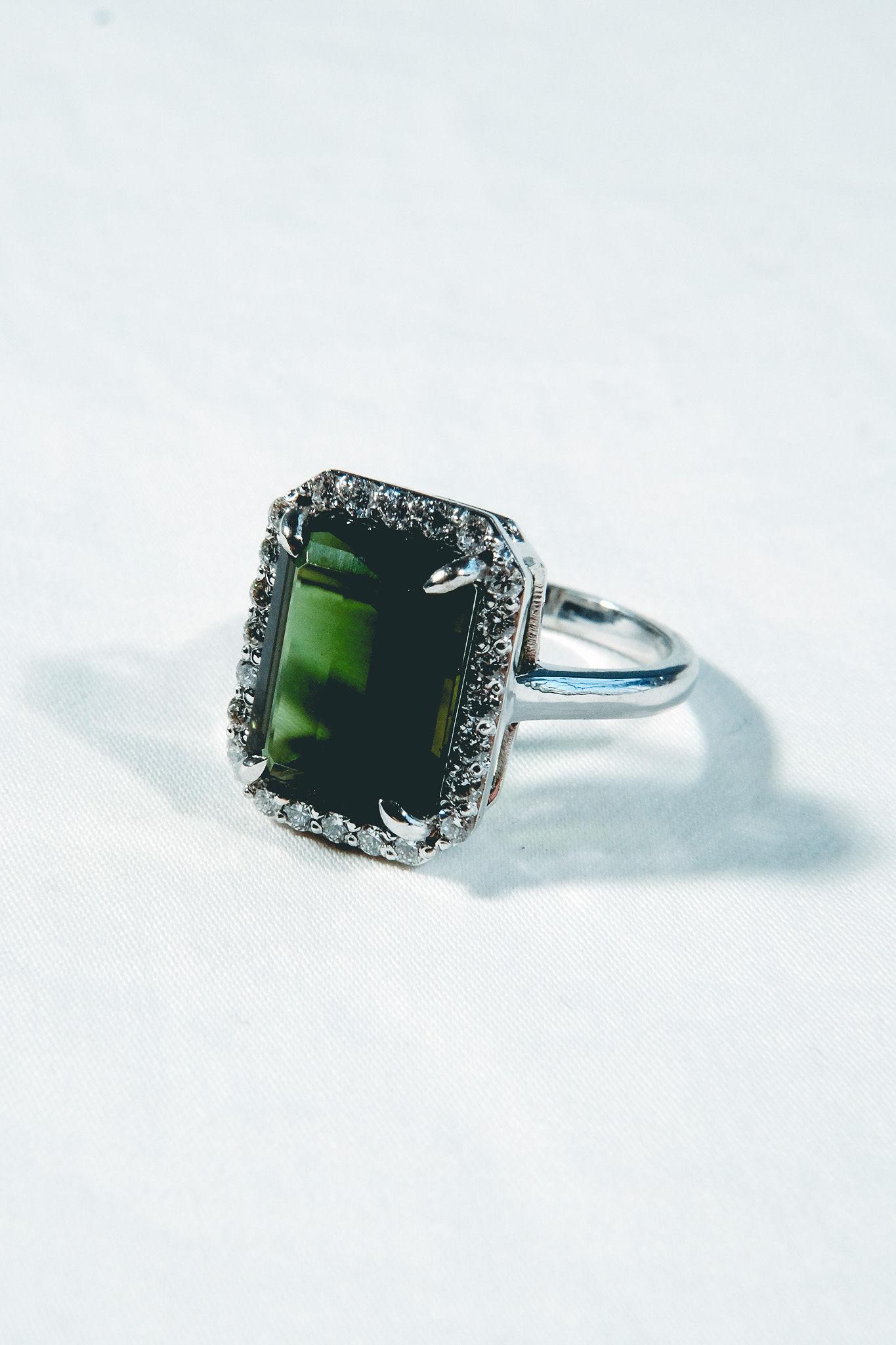 5.55ct Chrome Tourmaline & .47 Diamond Ring-Emerald Cut-18KT Gold-GIA certified For Sale 4