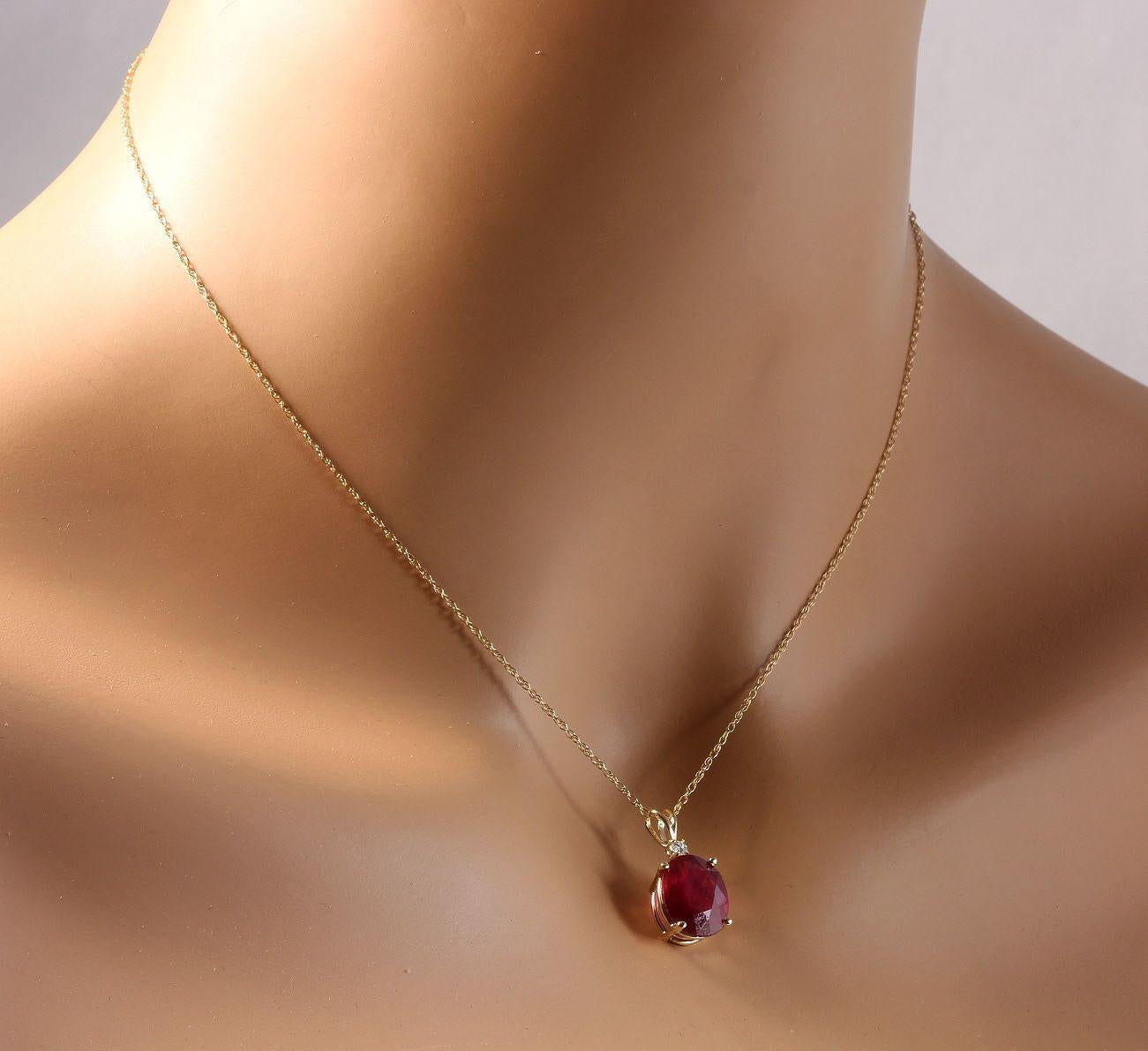 5.55 Carat Natural Red Ruby and Diamond 14 Karat Solid Yellow Gold Necklace In New Condition For Sale In Los Angeles, CA