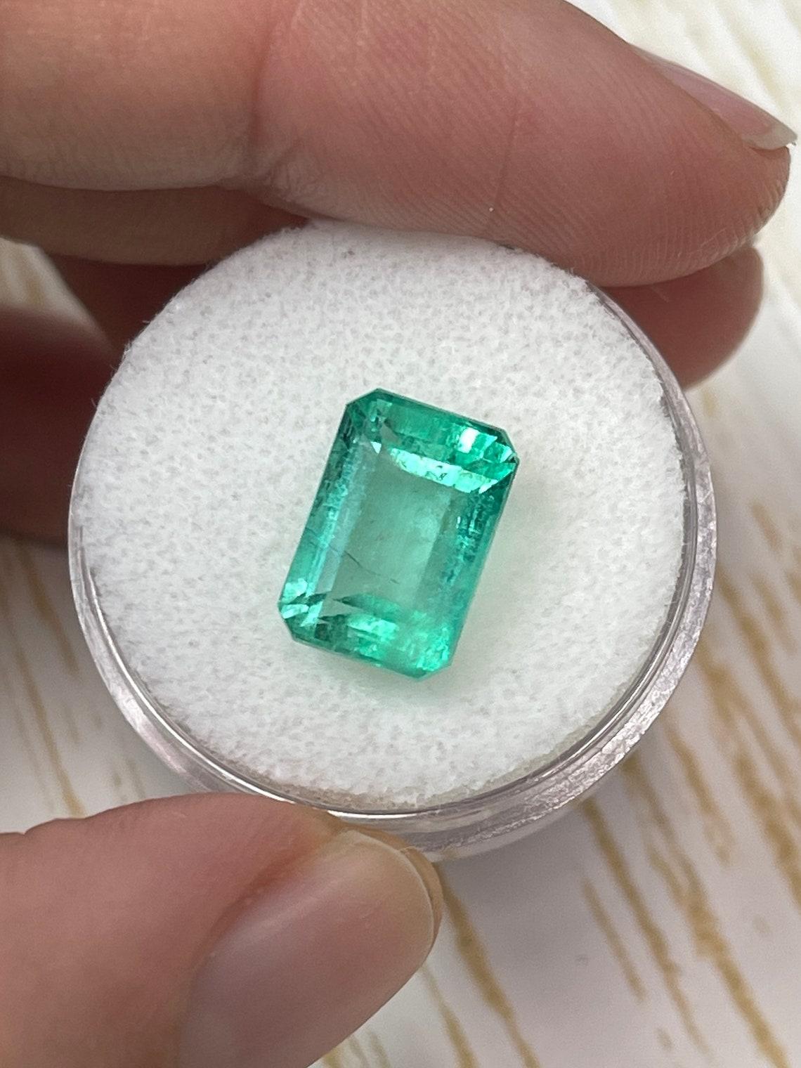 Gema colombiana talla esmeralda verde pastel de 5,55 ct 12x8 genuina piedra de nacimiento de mayo en Nuevo estado para la venta en Jupiter, FL