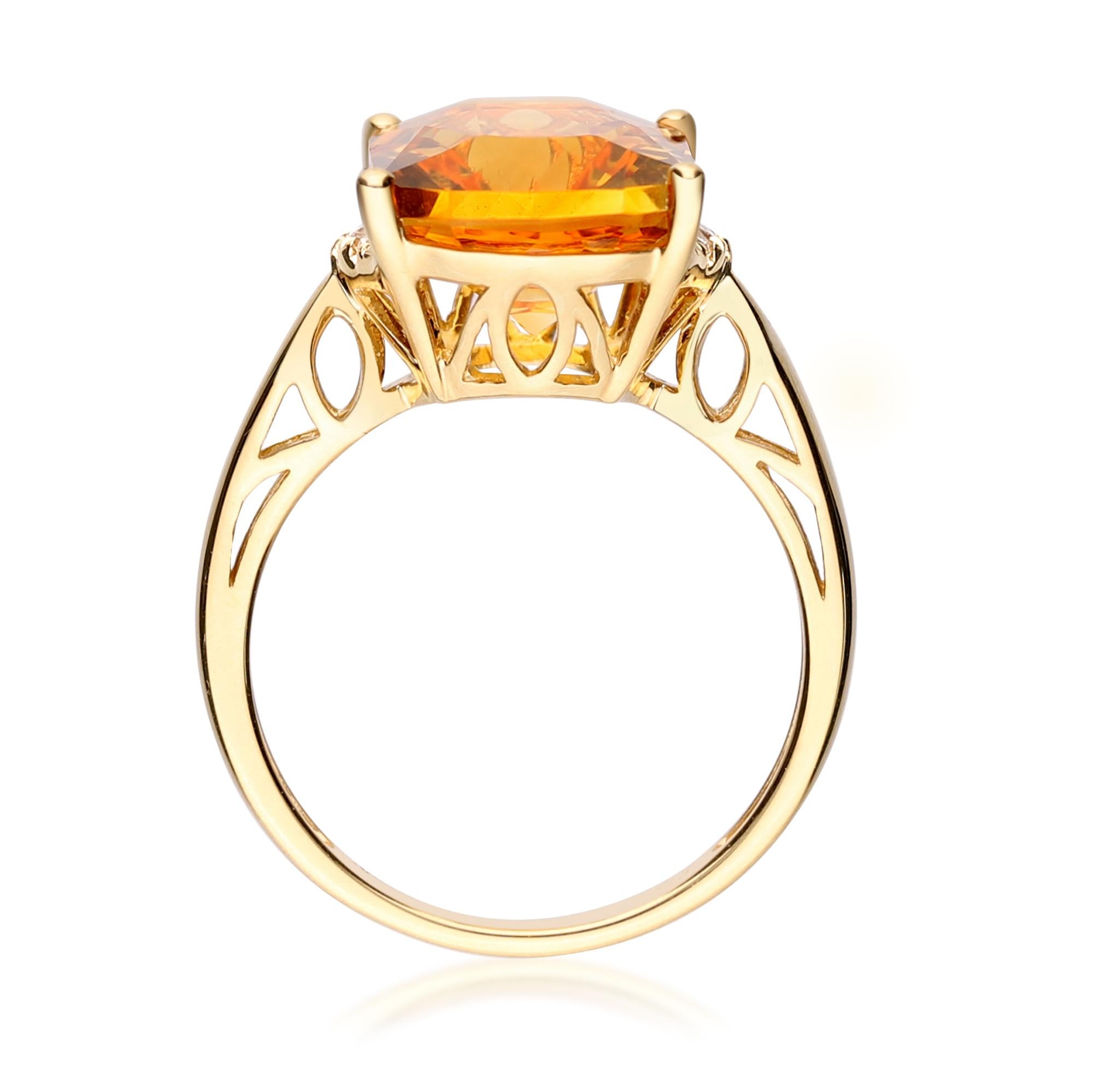 Ring aus 14 Karat Gelbgold mit 5,56 Karat Citrin und Diamant (Kissenschliff) im Angebot