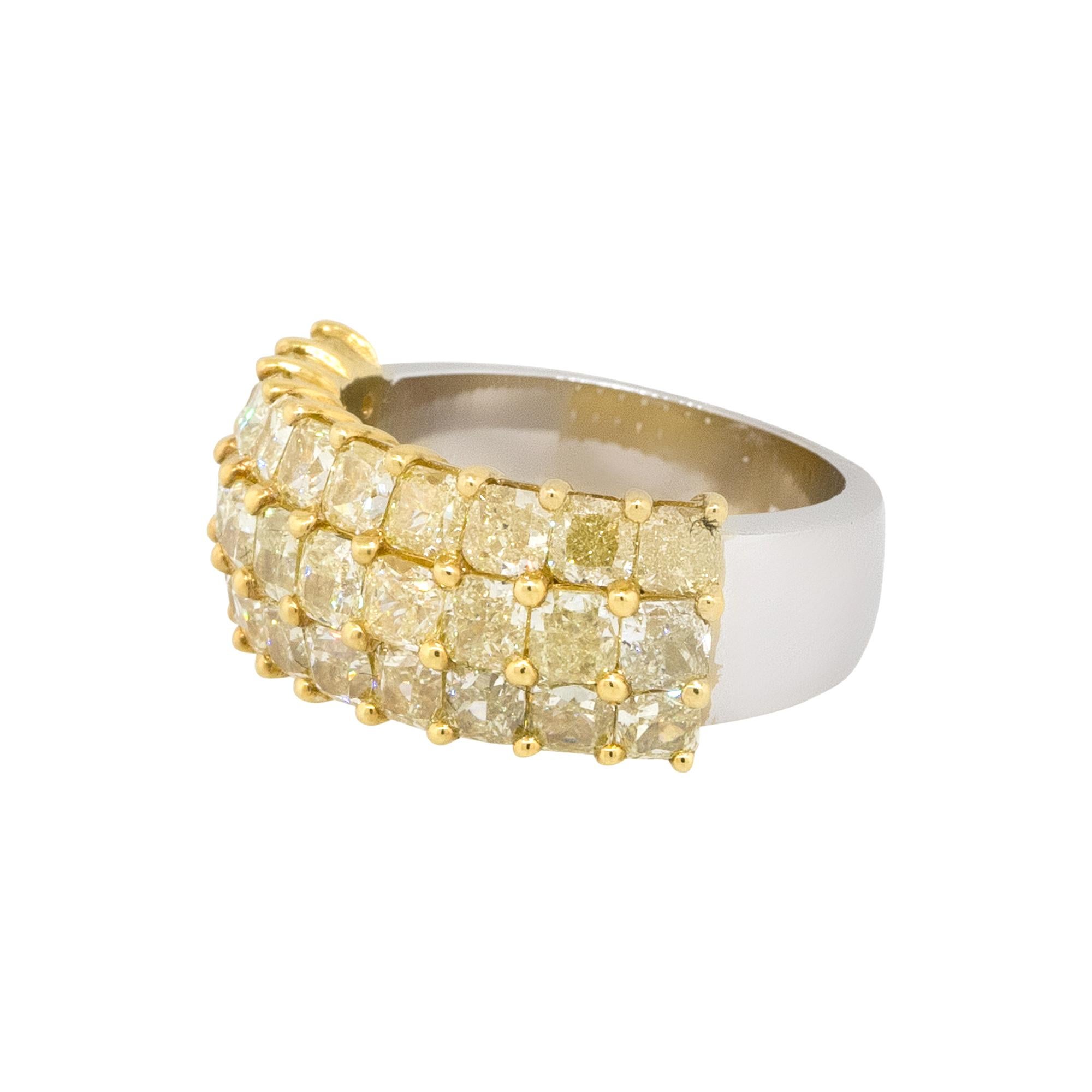 Bague large à trois rangs de diamants fantaisie de 5,56 carats taille coussin 18 carats en stock en vente 2