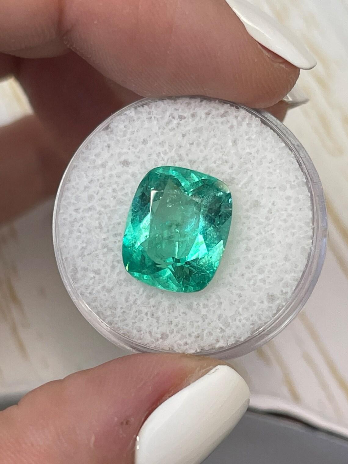 Esmeralda colombiana verde azulada de 5,56 quilates - Gema de mina Chivor talla cojín Corte cojín en venta