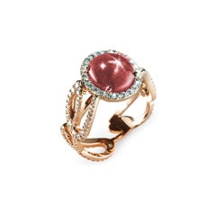 Bague de fiançailles en or rose avec rubis étoilé de 5,56 carats et diamants blancs