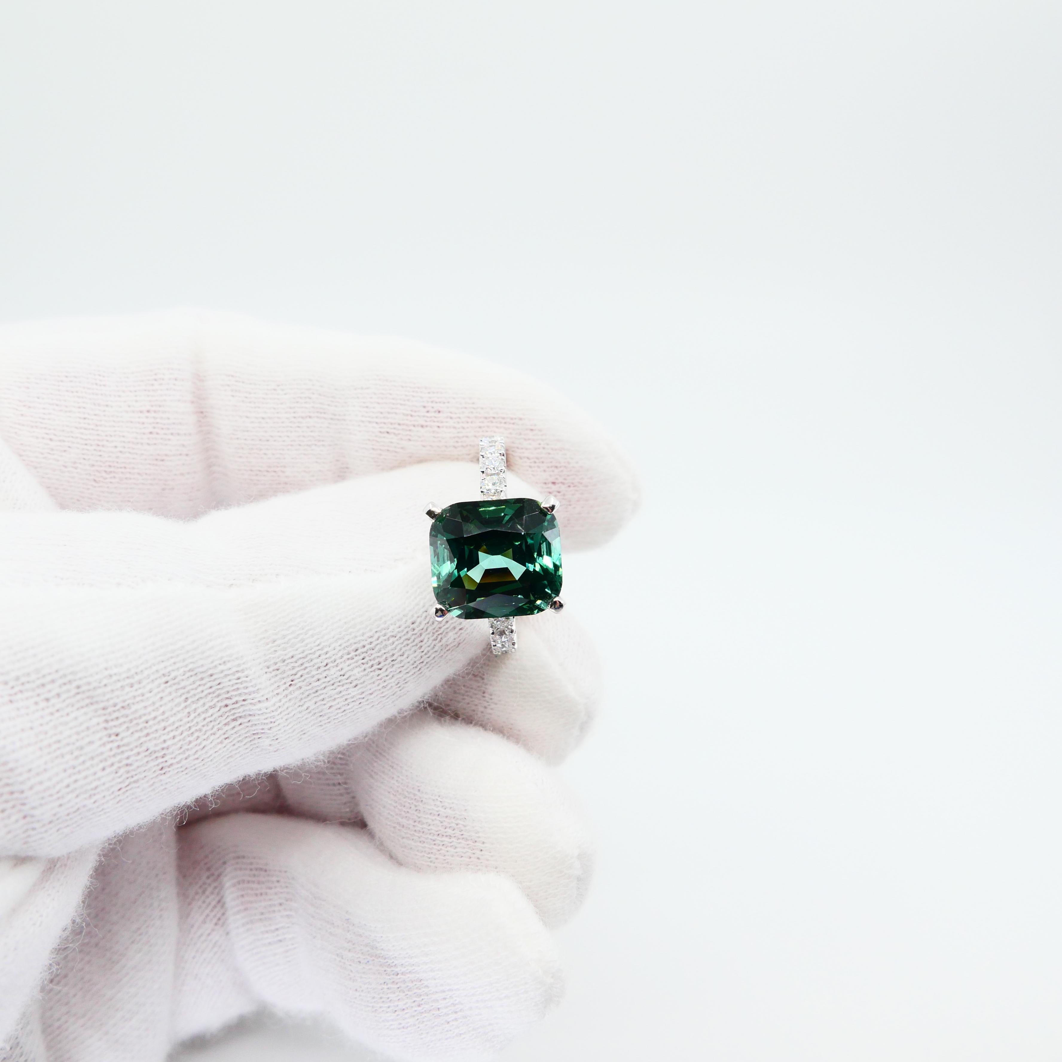 Contemporary 5.56 Carat Natural Green Tourmaline and Diamond Statement Cocktail Ring
