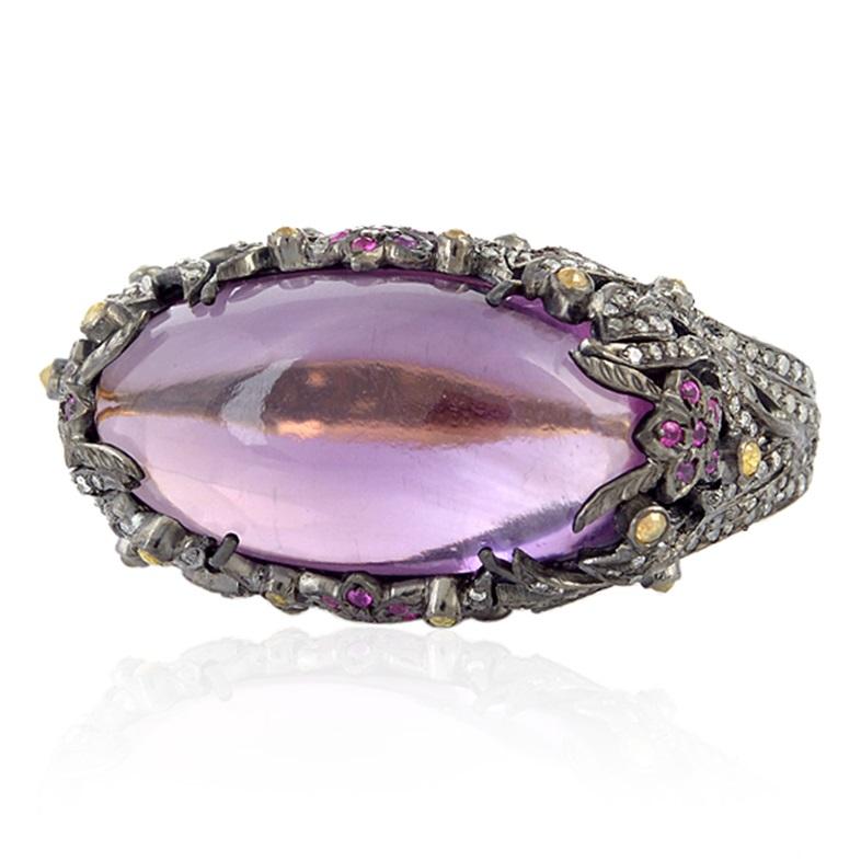 18kt:4.33gms,
D:2.08cts,
Sil:12.47gms,
Ruby:0.35cts,
Amethyst:55.60cts
Size: 32X18X22MM