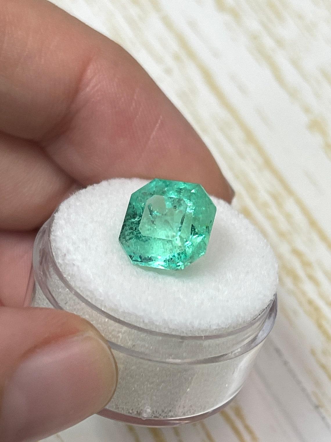 Modern 5.56ct Spring Green Asscher Cut Colombian Gem 10.6x10.6 Genuine May Birthstone For Sale
