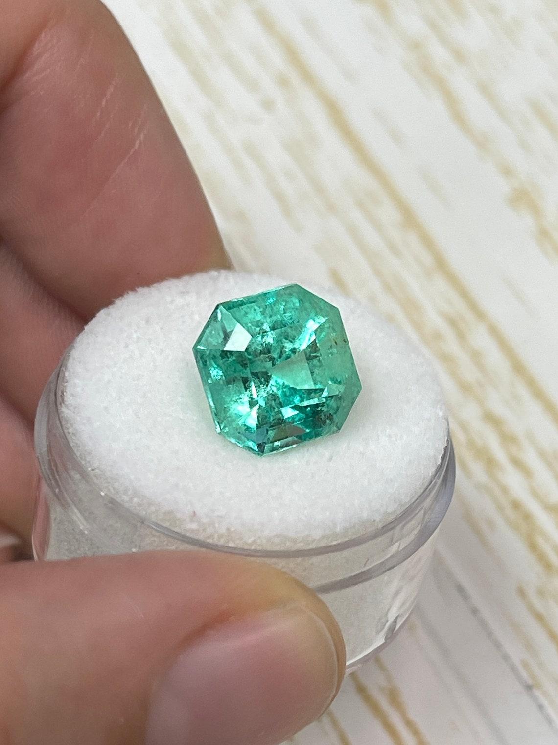 5.56ct Spring Green Asscher Cut Colombian Gem 10.6x10.6 Genuine May Birthstone In New Condition For Sale In Jupiter, FL