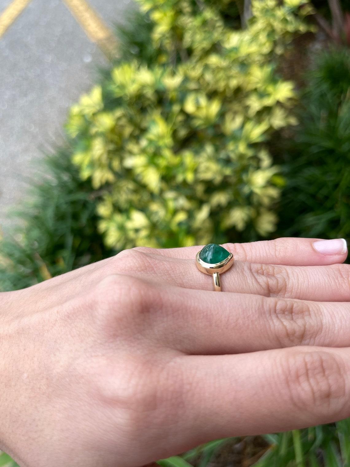 5.56cts 14K Natural Emerald Cabochon Solitaire Bezel Gold Engagement Ring In New Condition For Sale In Jupiter, FL