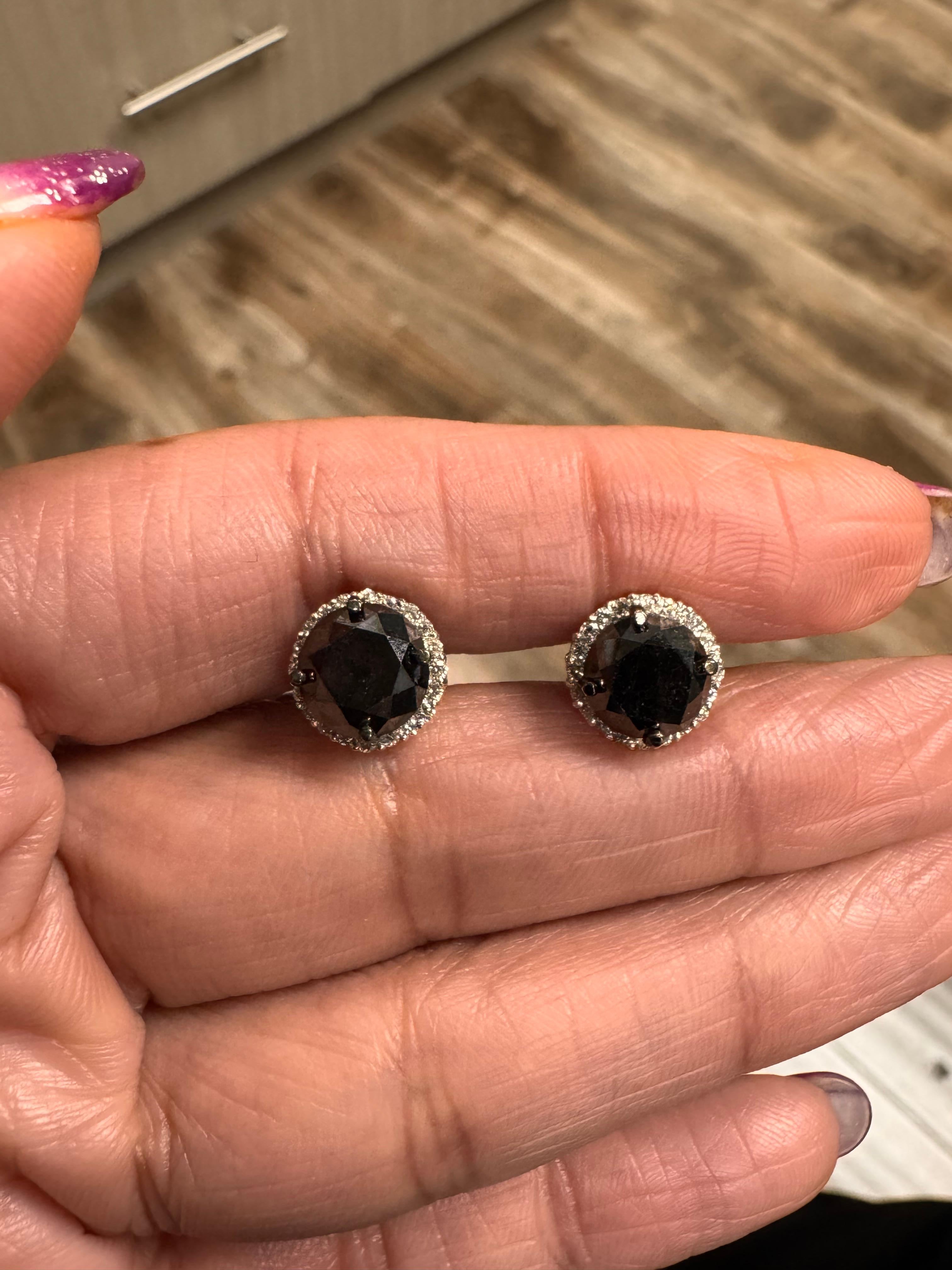 Orecchini con diamante nero di 5,57 carati in oro bianco 14 carati in vendita 4