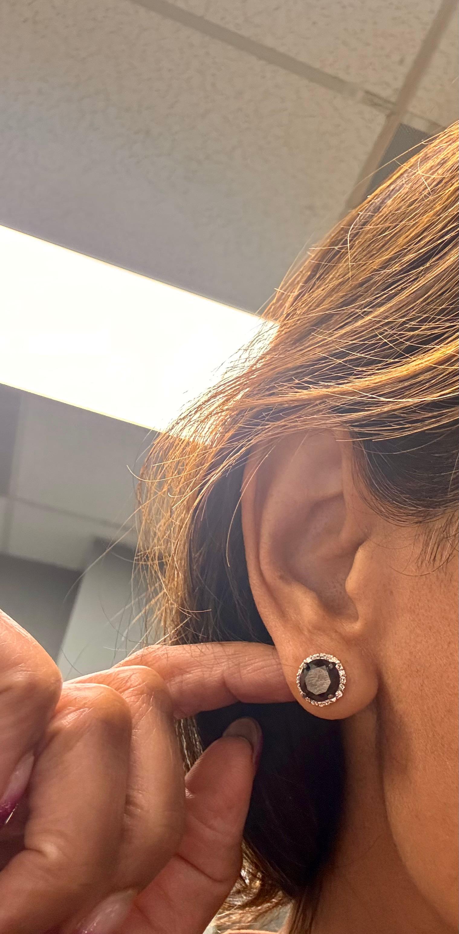 Orecchini con diamante nero di 5,57 carati in oro bianco 14 carati in vendita 3