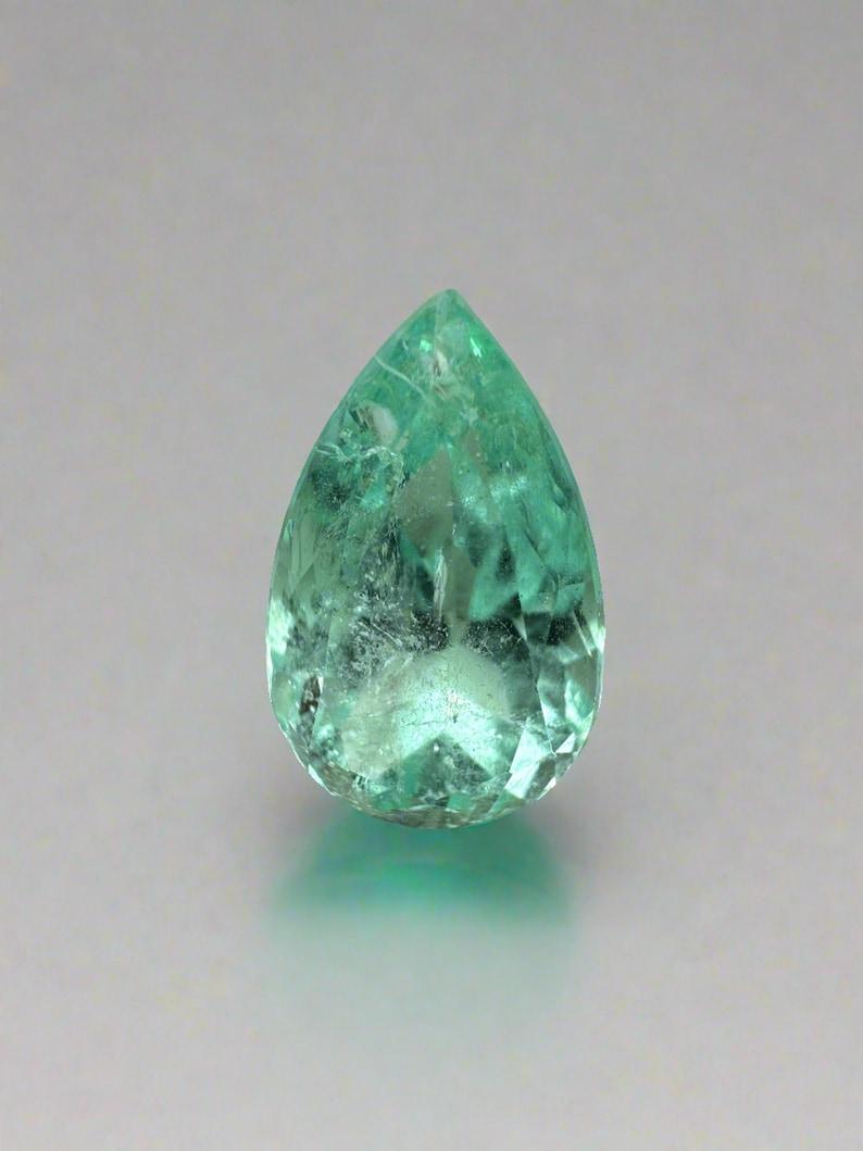 Esmeralda colombiana verde claro de 5,57 quilates - Lágrima talla pera - Piedra de nacimiento de mayo